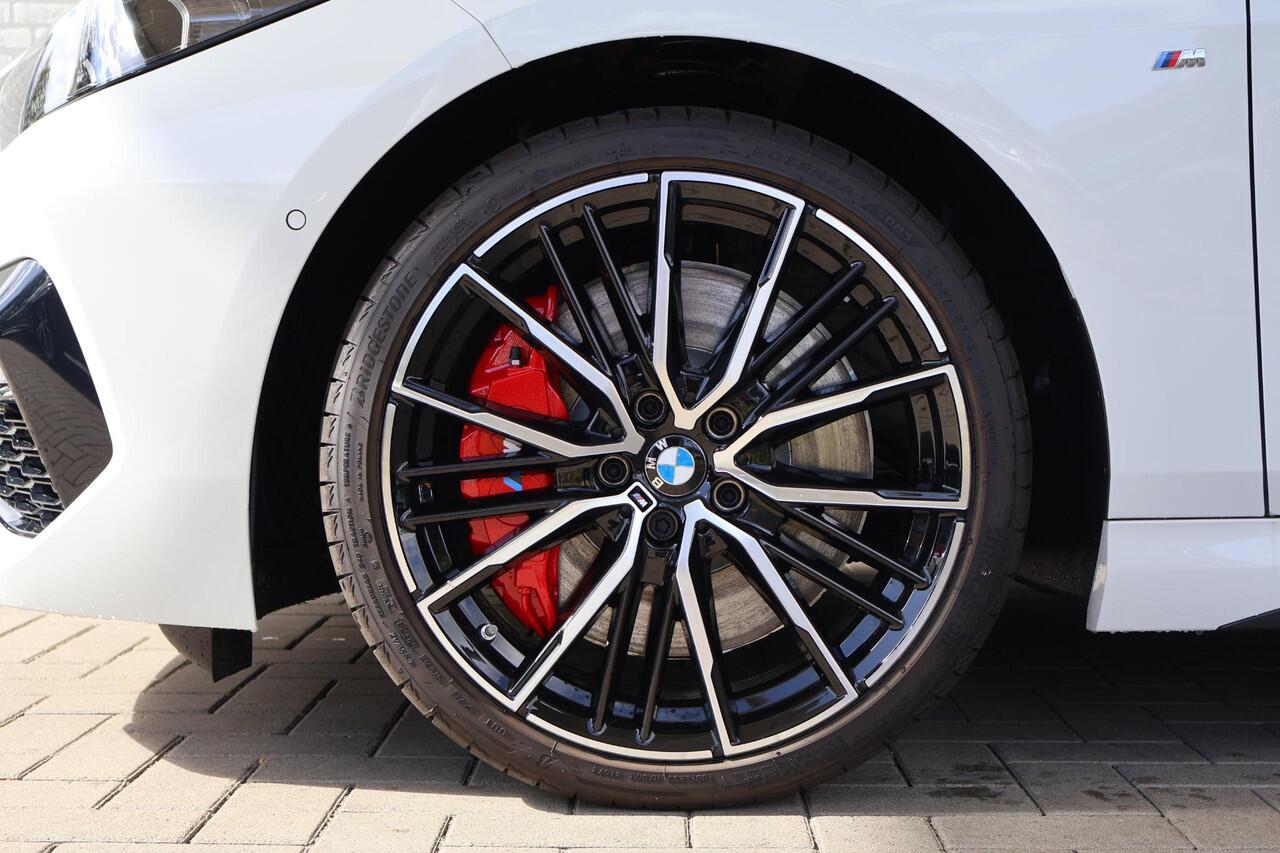 BMW 2-SERIE Gran Coupé 218i High Executive | M Sport Pro | Harman Kardon | Voorstoelen Verwarmd | Camera | Stuurverwarming | Active Cruise Control | 19" M Dubbelspaak