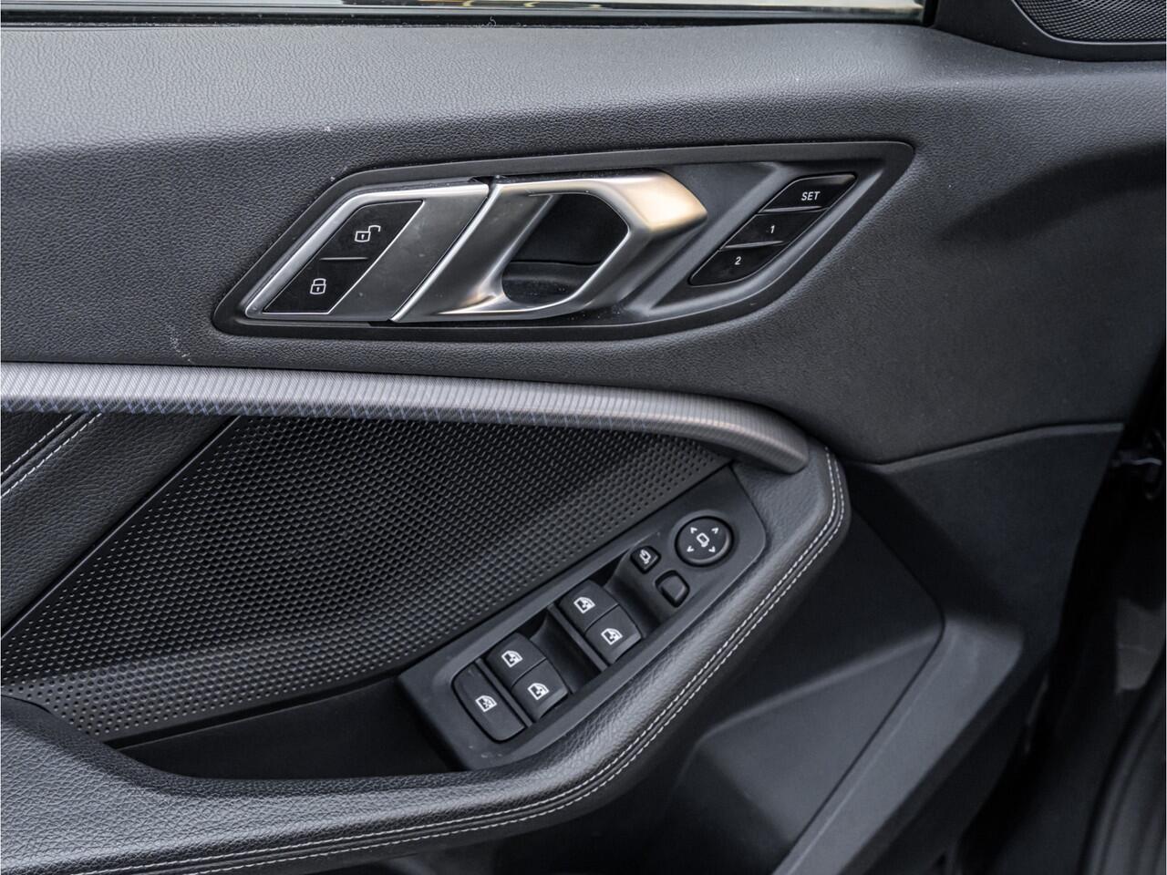 BMW 2-SERIE Gran Coupé 218i High Exe M-Sport ORG NL PANO LEDER ELEK SCHAALSTOEL 19 INCH HIFI SHADOW LINE