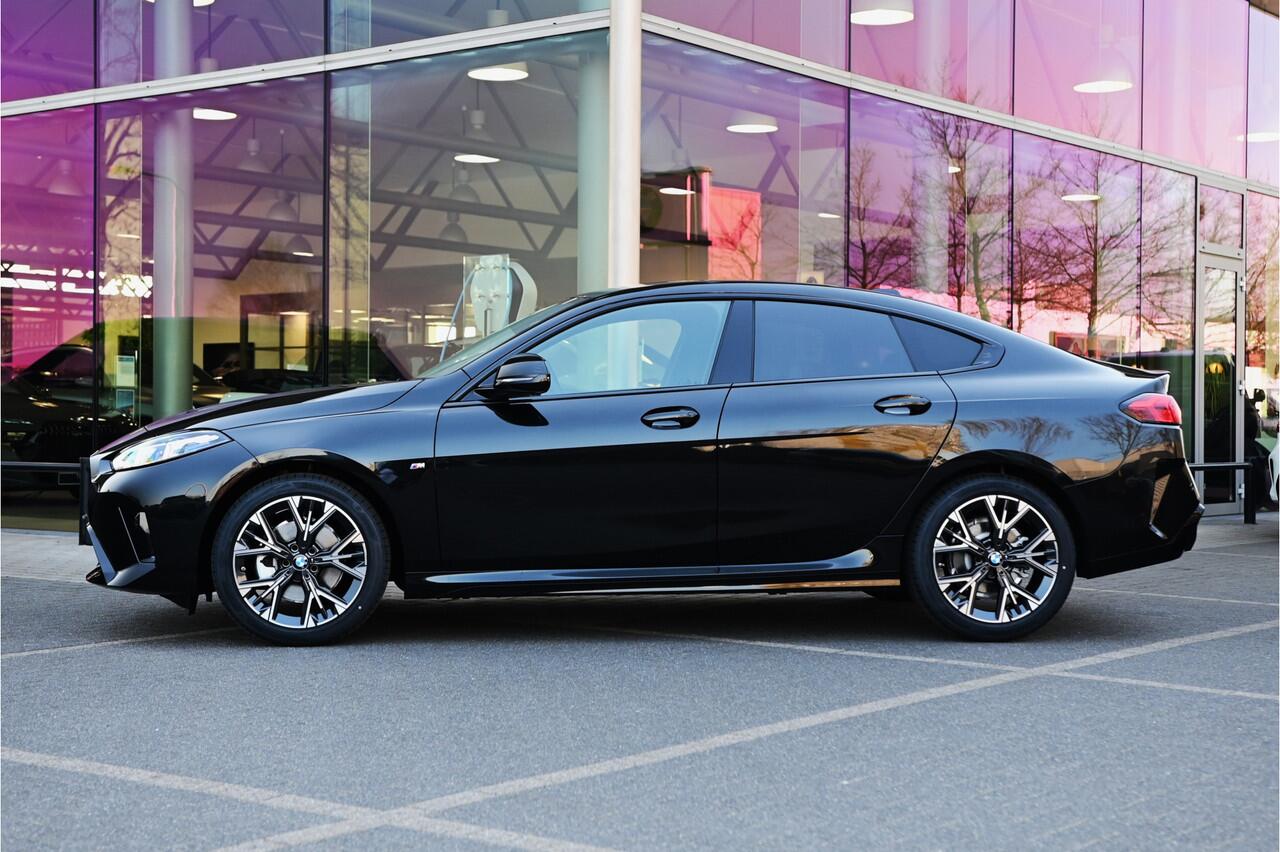 BMW 2-SERIE Gran Coupé 220 M Sport Automaat / Sportstoelen / Adaptieve LED / Comfort Access / M Adaptief onderstel / Parking Assistant / Stoelverwarming