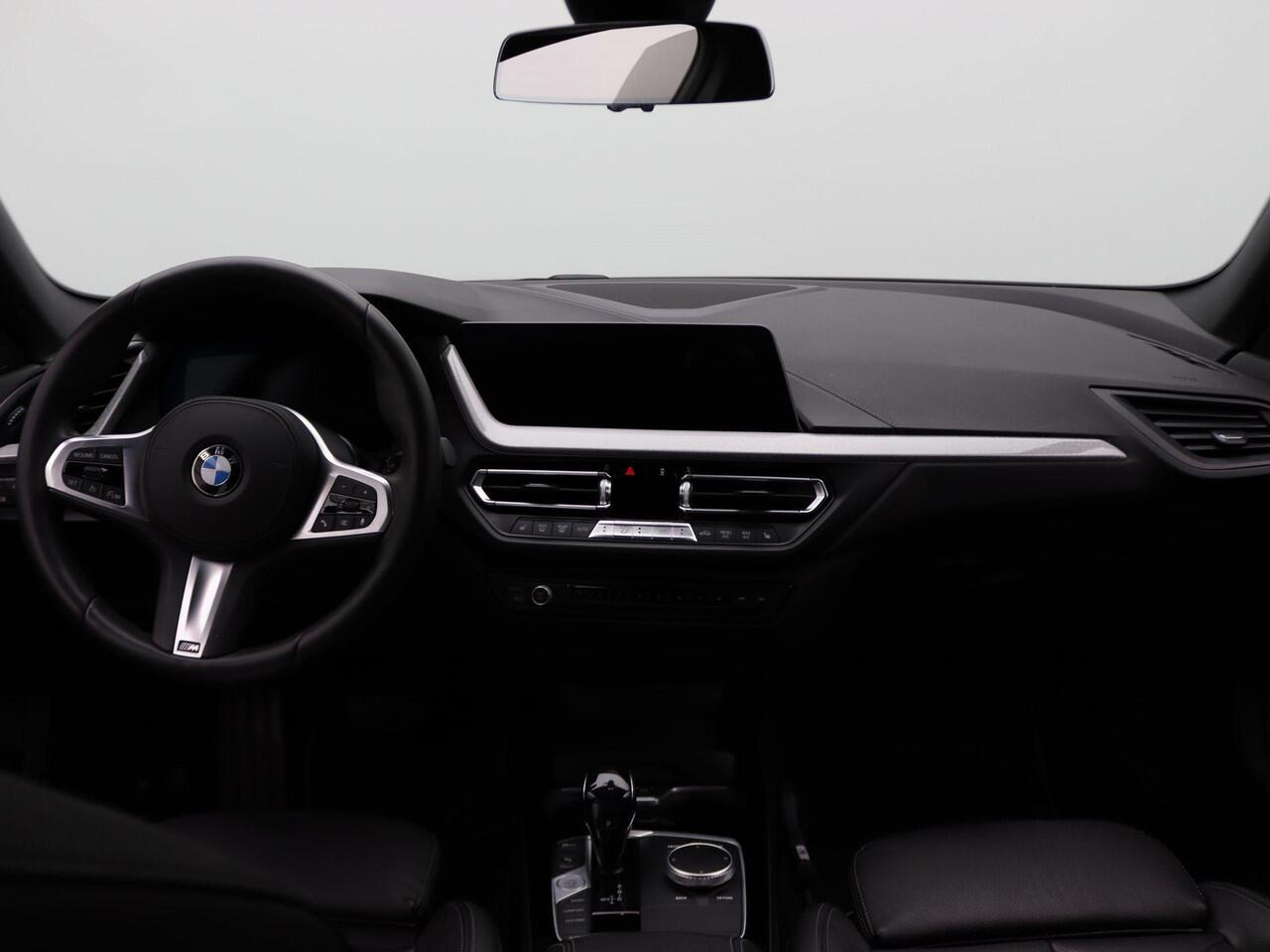 BMW 2-SERIE Gran Coupé 218i High Executive | Audio Media Pack | Parking Pack | Sportstoelen | Parking Assistant | DAB | HiFi | 18''