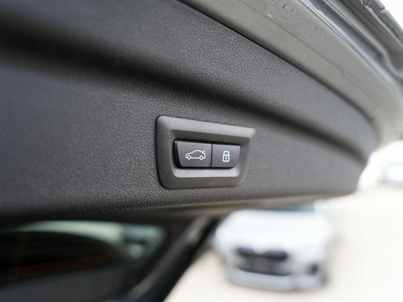 BMW 2-SERIE Active Tourer 218i M Sport Trekhaak Panoramadak Stuurwielverwarming Stoelverwarming Keyless Entry