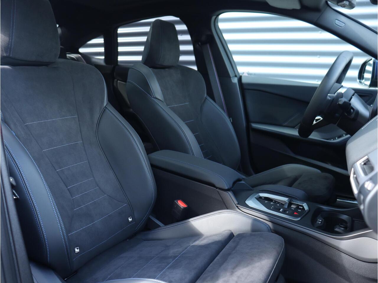 BMW 2-SERIE Gran Coupé 220 | M Sportpakket Pro | Innovation Pack | Panodak | Harman Kardon | Head-Up | Getint Glas | Driving Assistant | 19'' LMV