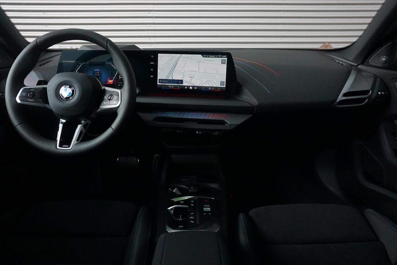 BMW 2-SERIE Gran Coupé 220 | M Sportpakket Pro | Innovation Pack | Trekhaak met afneembare kogel | Stuurwielrand verwarmd | Glazen panoramadak | Driving Assistant Professional