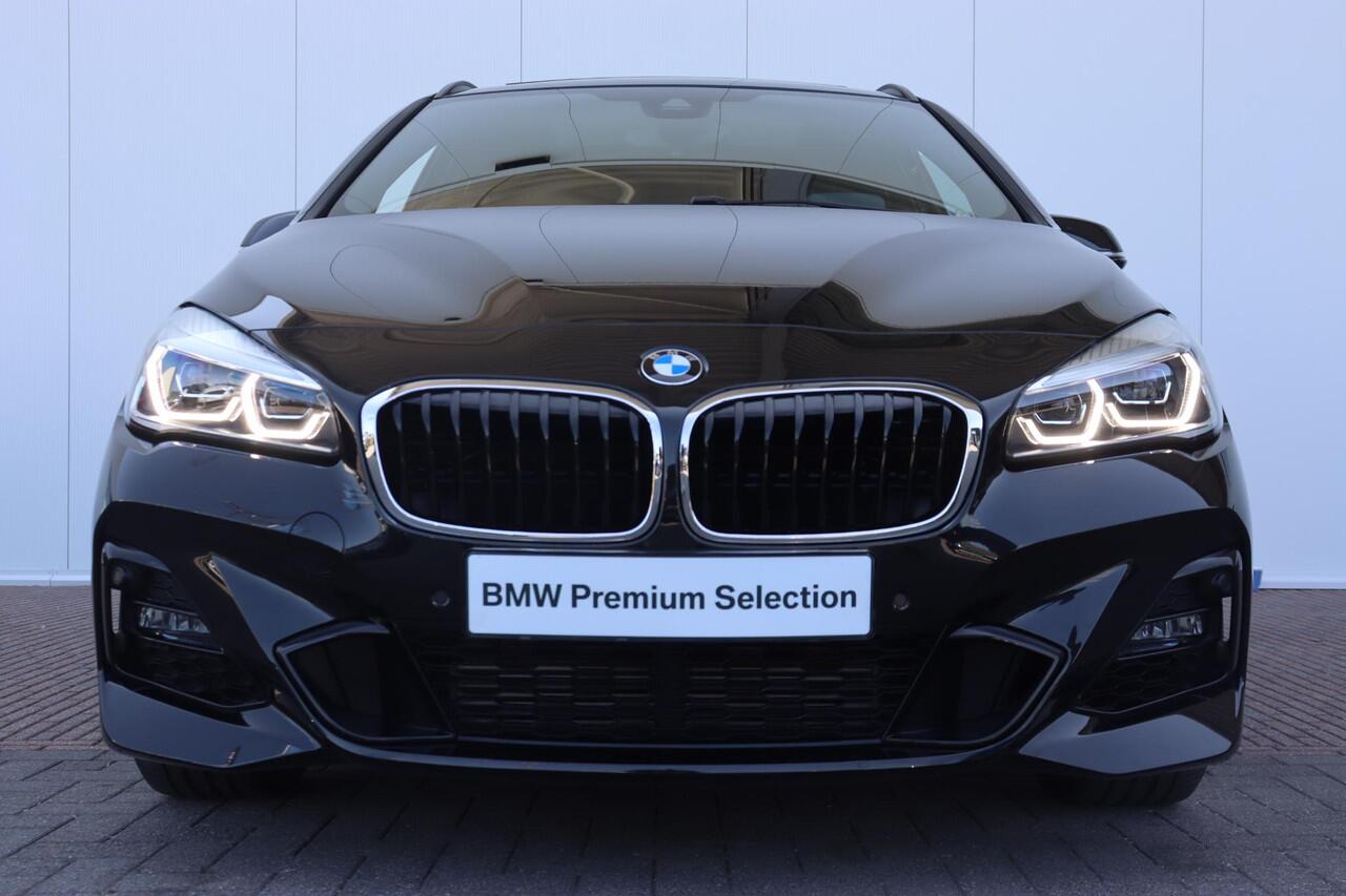 BMW 2-SERIE Active Tourer 218i High Executive Edition M Sport pakket/ Panoramadak/ Head-Up/ Lederen bekleding/ Elektrische achterklep/ Achteruitrijcamera