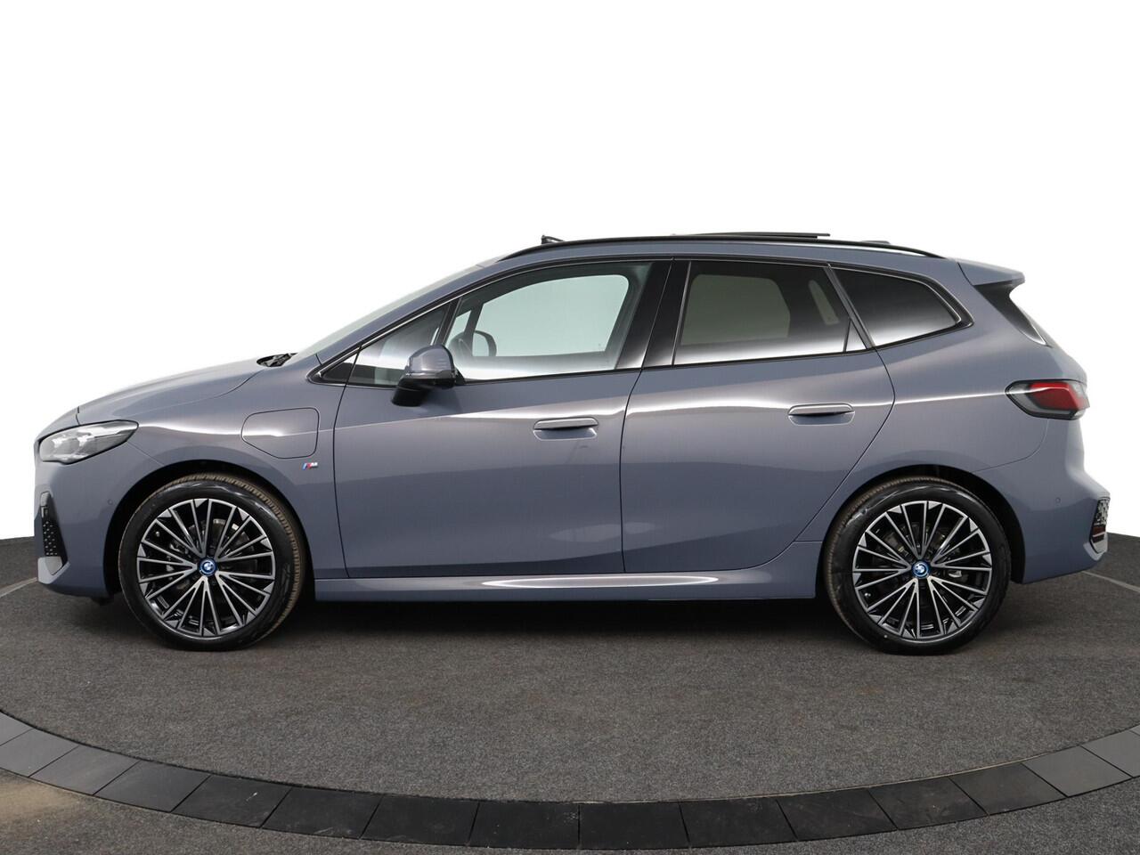 BMW 2-SERIE Active Tourer 225e xDrive M Sportpakket | Panoramadak | Harman/Kardon | Head Up Display
