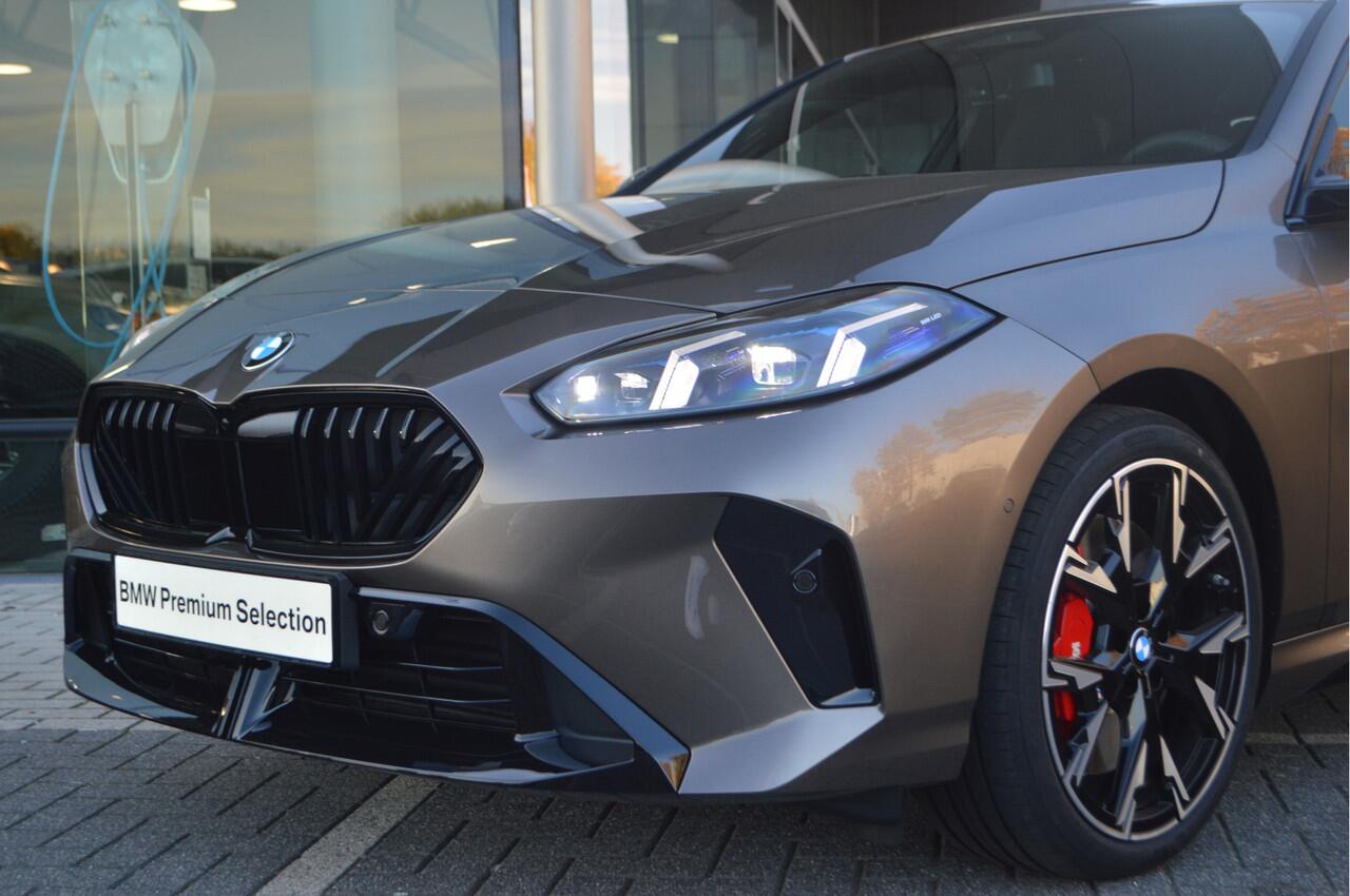 BMW 2-SERIE Gran Coupé 220 M Sport Automaat / Sportstoelen / Achteruitrijcamera / M Adaptief onderstel / Adaptieve LED / Comfort Access / Stoelverwarming / Harman-Kardon