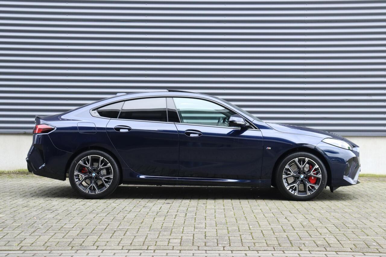 BMW 2-SERIE Gran Coupé 220 | M Sportpakket Pro | Panodak | Harman Kardon | Driving Assistant | Comfort Access | Achteruitrijcamera | Adaptieve LED | 18'' LMV | Ekris Selection