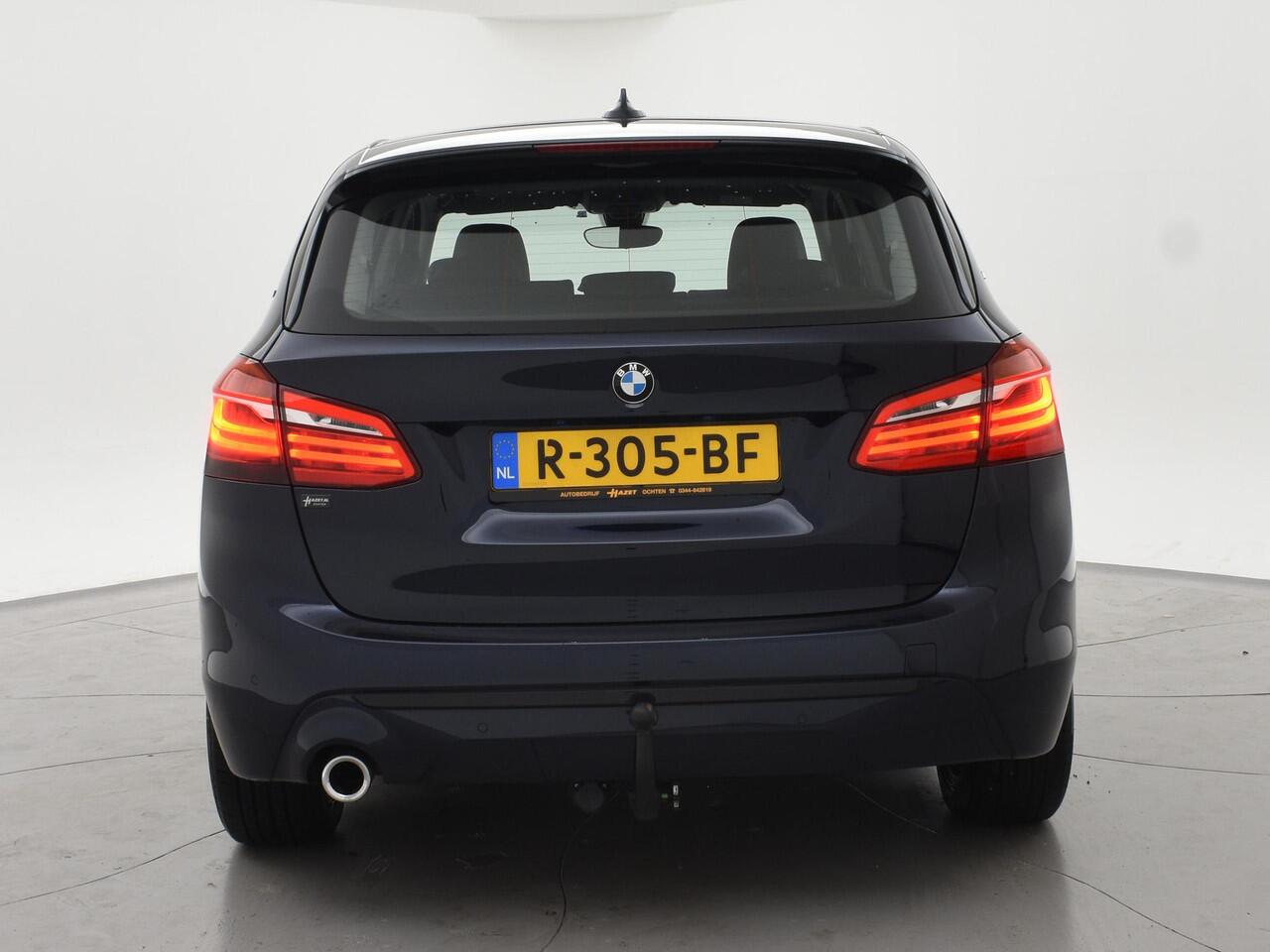 BMW 2-SERIE Active Tourer 225xe 224 PK XDRIVE PLUG-IN HYBRID + STOELVERWARMING / AFN. TREKHAAK / NAVIGATIE