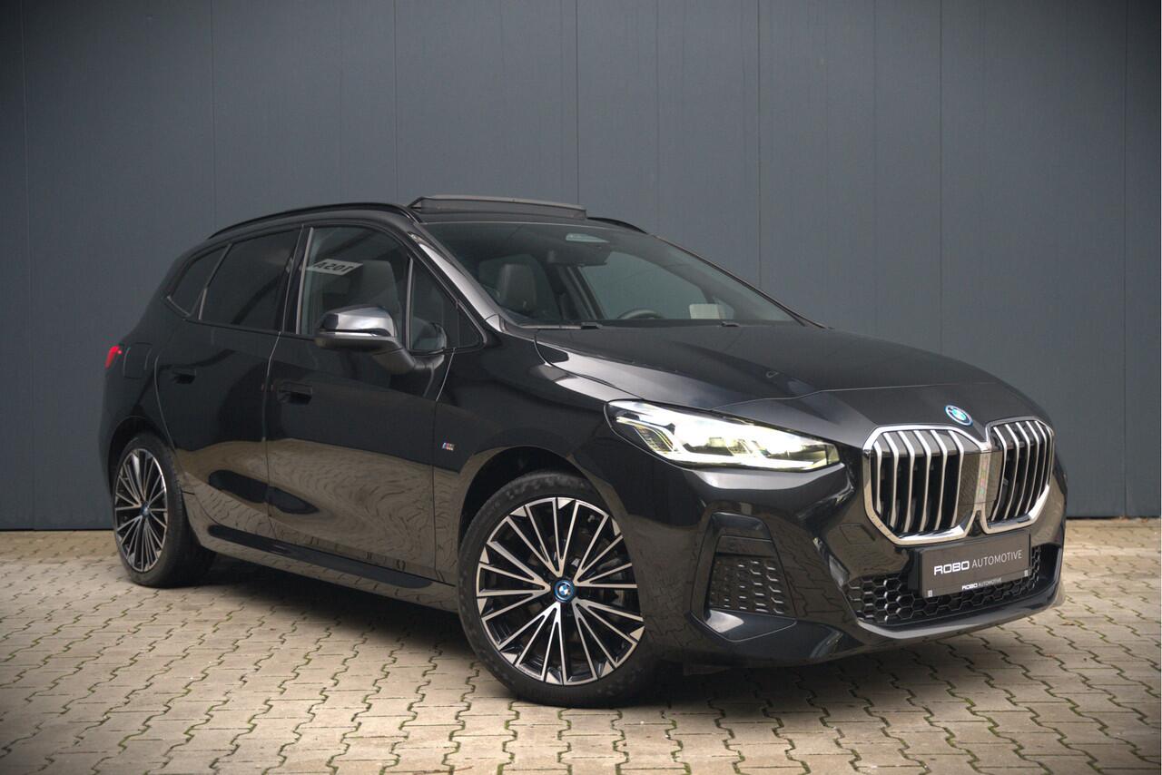 BMW 2-SERIE Active Tourer M Sport 225e xDrive | Panoramadak | Harman Kardon | Individual | Head-Up Display | 360 Camera | Keyless | Cruise Control | Navigatie Prof. | Elek. Achterklep | Ambiance Verlichting | Fabrieksgarantie