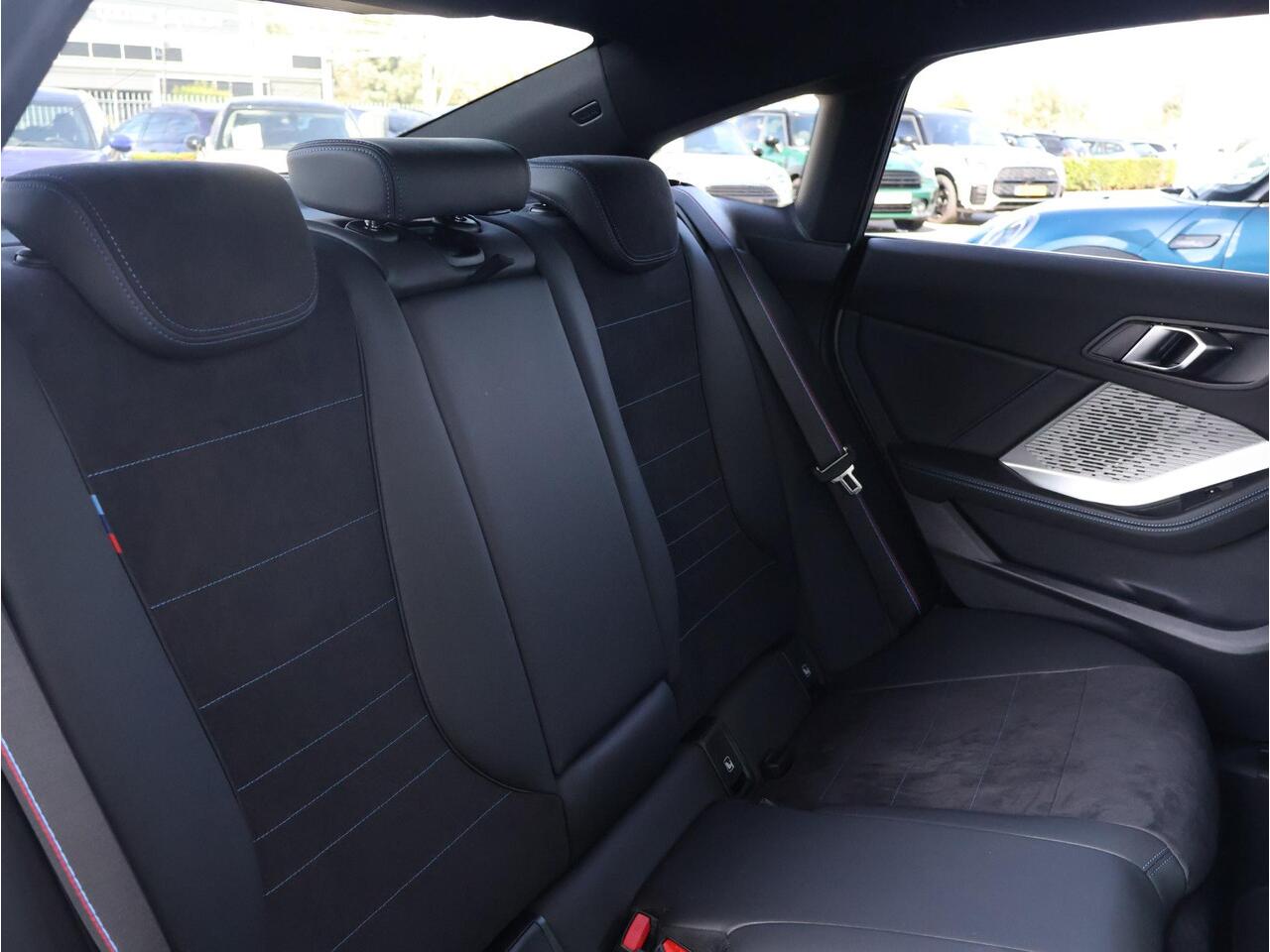 BMW 2-SERIE Gran Coupé 220 M Sport Design Edition M Sportpakket Pro/ Stuurwielrand verwarmd/ Comfort Access/ Achteruitrijcamera/ Sportstoelen/ Stoelverwarming/ 19 inch LM