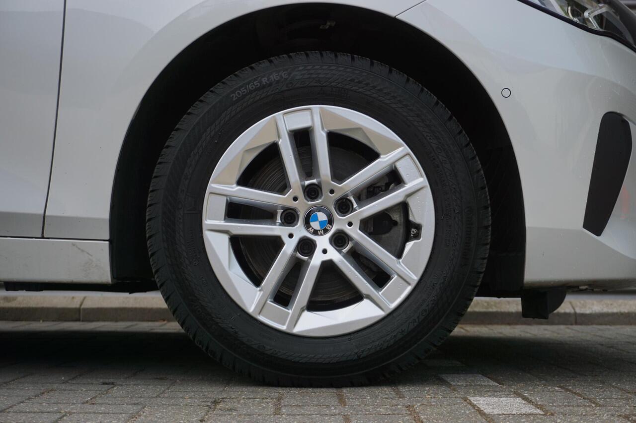 BMW 2-SERIE Active Tourer Active Tourer 216i Stoelverwarming | Extra getint glas | Parking Assistant | M Hemelbekleding in Anthrazit