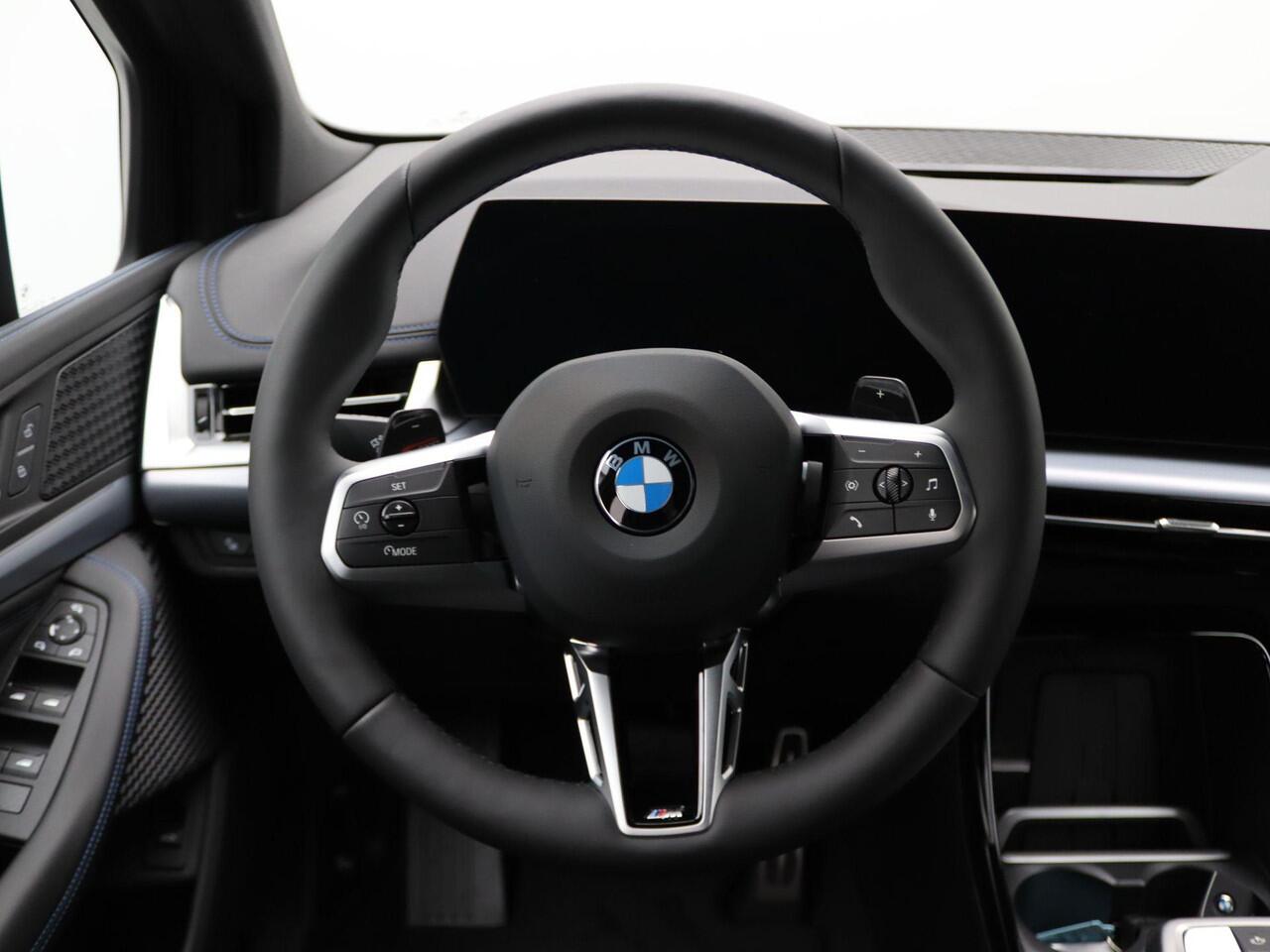 BMW 2-SERIE Active Tourer 218i M Sportpakket | Premium Pack | Stuurwielrand Verwarmd | Trekhaak | Driving Assistant | Parking Assistant | 18''