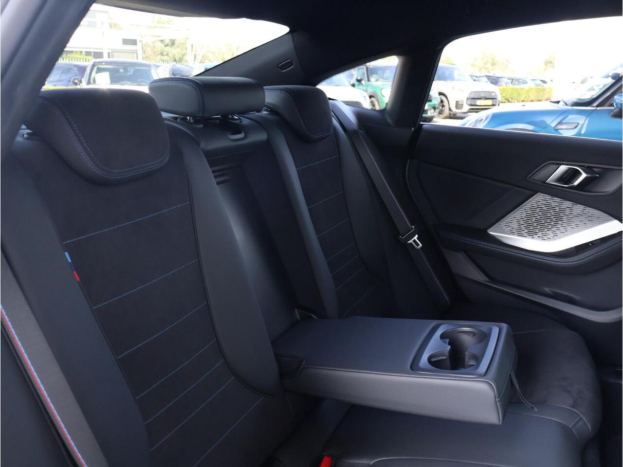 BMW 2-SERIE Gran Coupé 220 M Sport Design Edition M Sportpakket Pro/ Stuurwielrand verwarmd/ Comfort Access/ Achteruitrijcamera/ Sportstoelen/ Stoelverwarming/ 19 inch LM