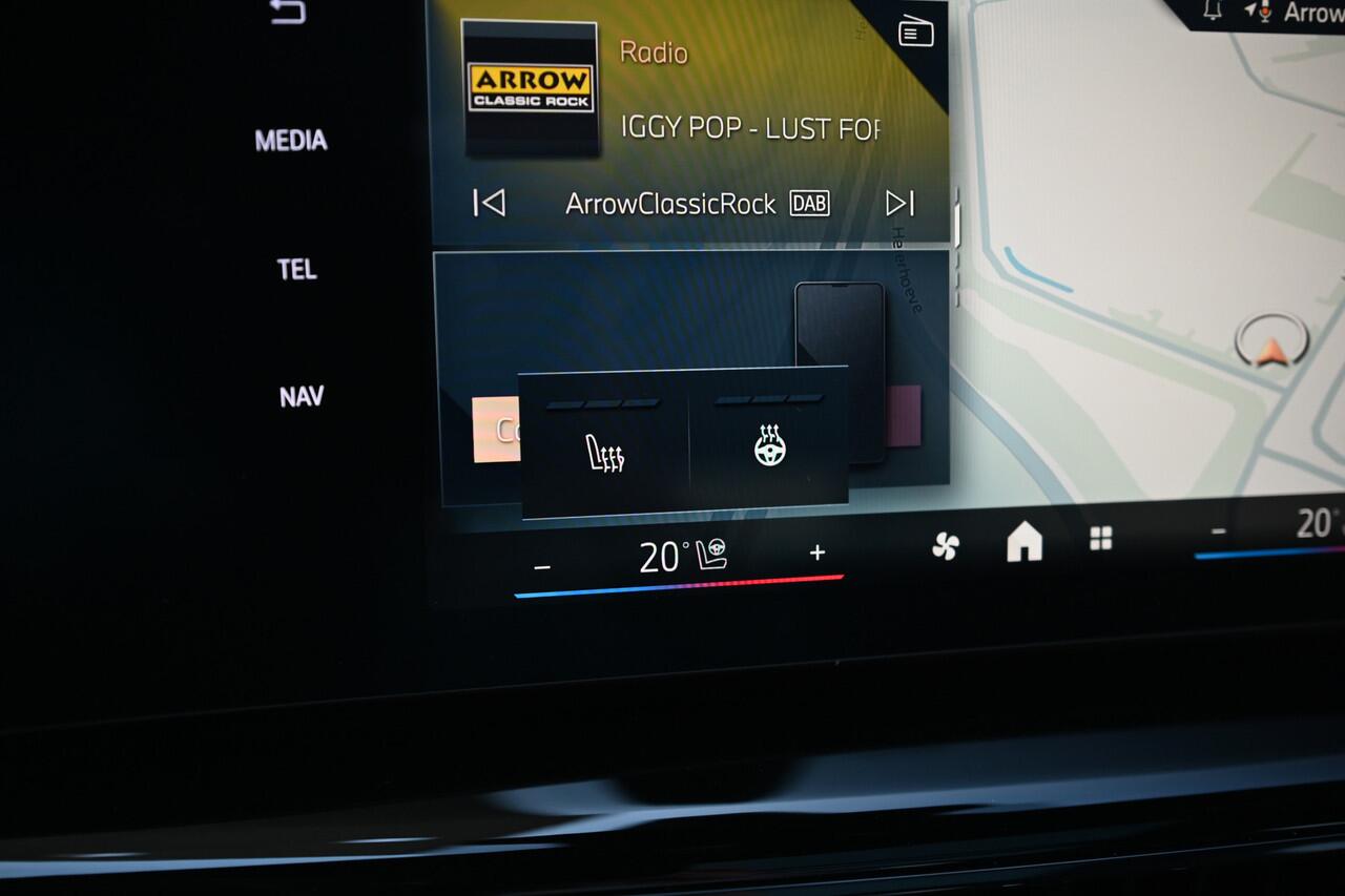 BMW 2-SERIE Active Tourer 225e xDrive High Executive M Sport Automaat / Trekhaak / Sportstoelen / Adaptieve LED / M Adaptief onderstel / Comfort Access / Parking Assistant Plus / Head-Up