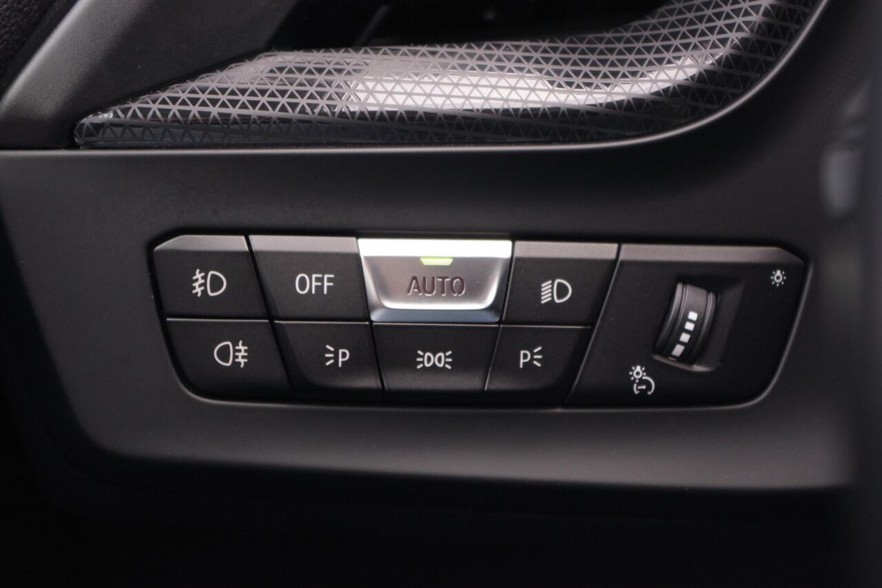 BMW 2-SERIE Gran Coupé 218i Automaat Sport Line Business Edition, LED, Sportstoelen, Cruise Control, Carplay, Camera