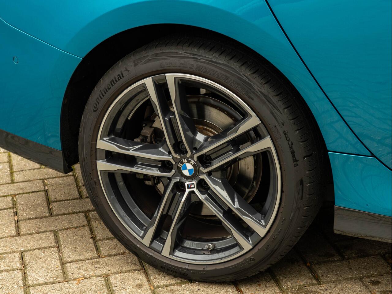 BMW 2-SERIE Gran Coupé 220i M-Sport - Pano - Verwarmd Stuurwiel - ACC - Camera