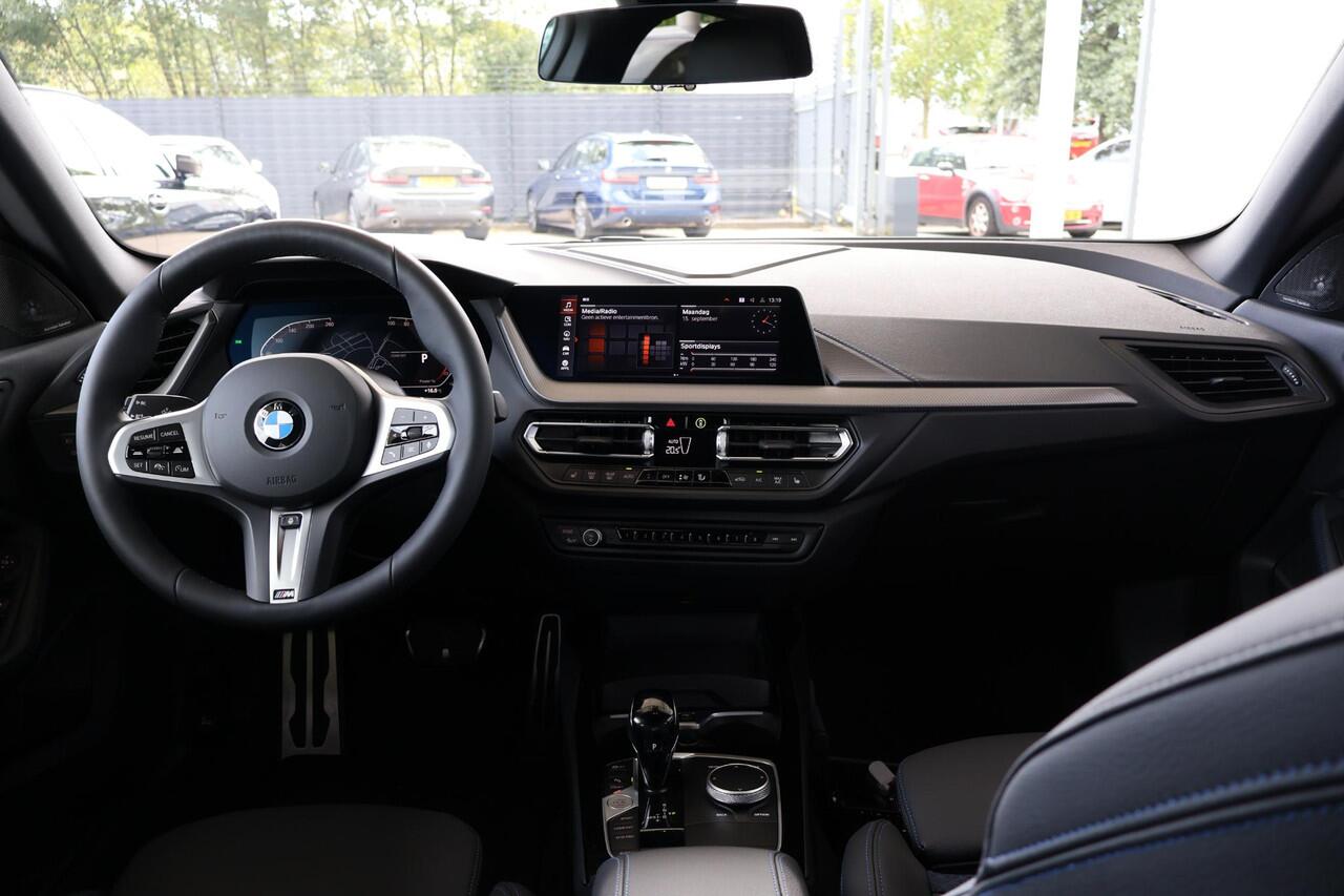 BMW 2-SERIE Gran Coupé 218i High Executive | M Sport Pro | Harman Kardon | Voorstoelen Verwarmd | Camera | Stuurverwarming | Active Cruise Control | 19" M Dubbelspaak