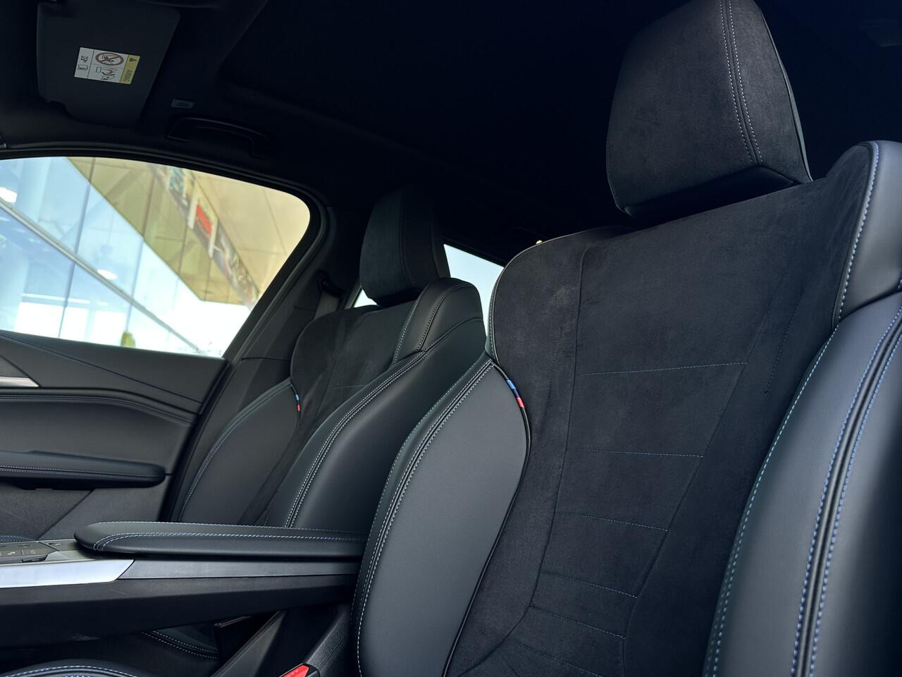 BMW 2-SERIE Active Tourer 225e xDrive High Executive M Sport Automaat / Panoramadak / Trekhaak / Sportstoelen / Adaptieve LED / M Adaptief onderstel / Parking Assistant Plus / Head-Up / Comfort Access