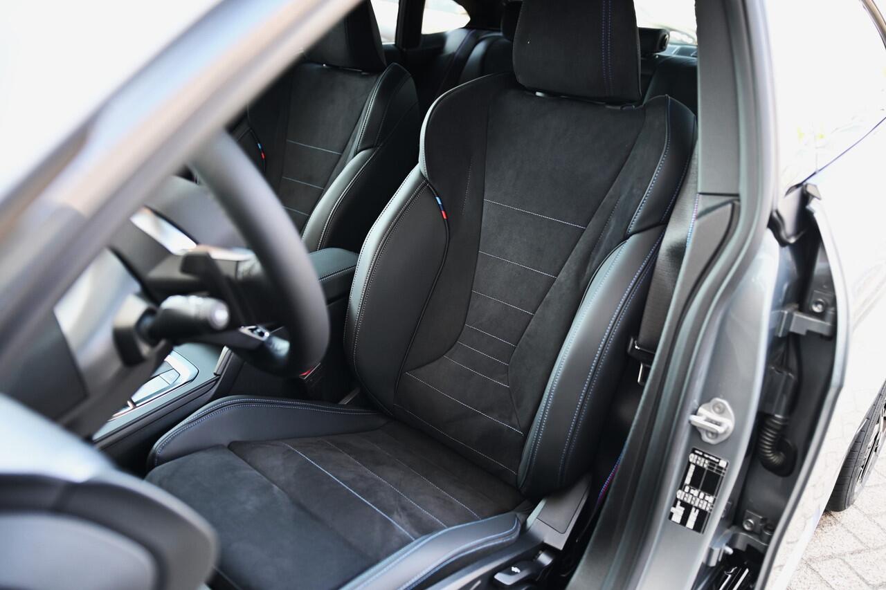 BMW 2-SERIE Gran Coupé 220 M Sport Automaat / Sportstoelen / Sportstoelen / Adaptieve LED / M Adaptief onderstel / Comfort Access / Parking Assistant