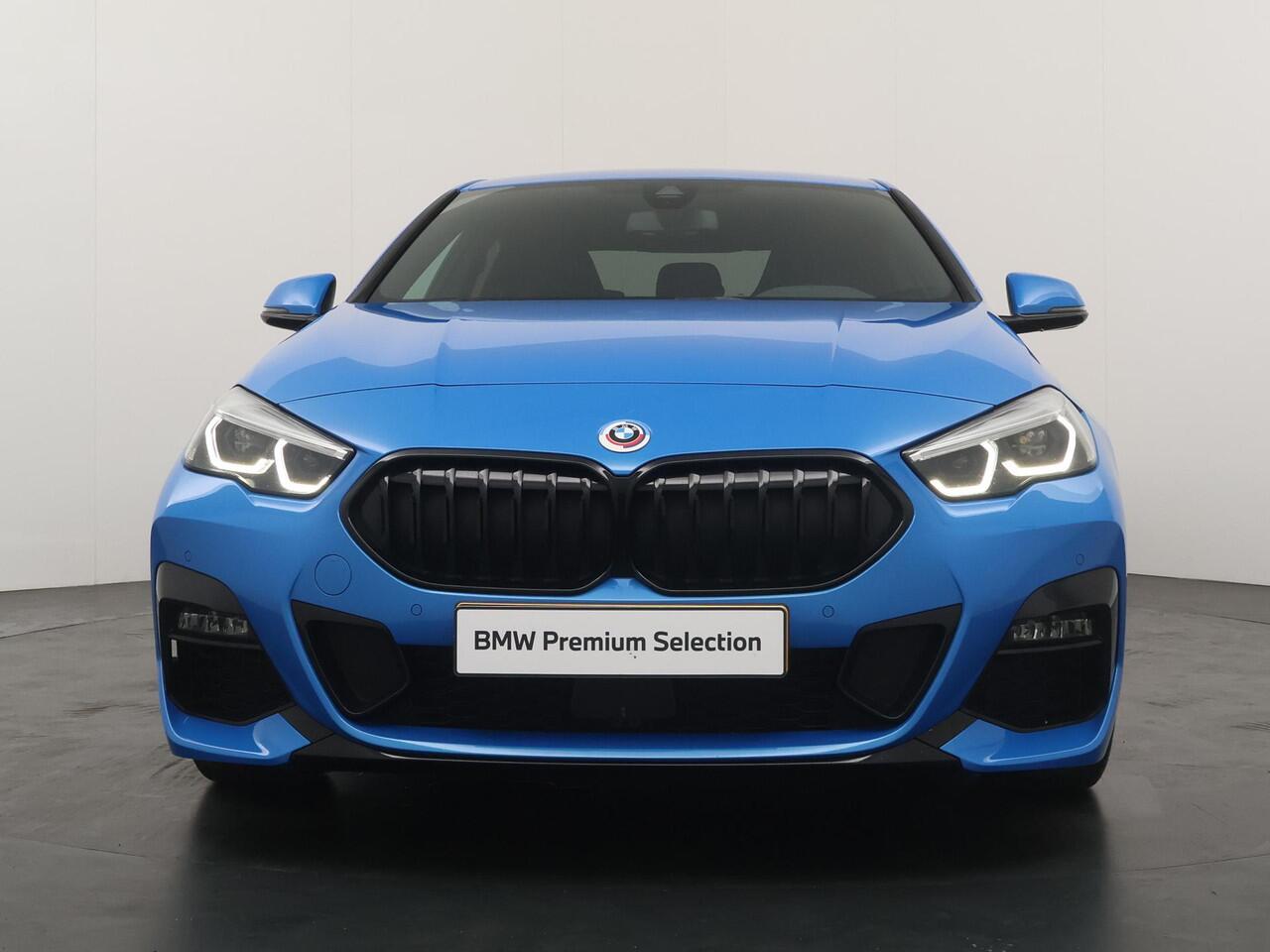 BMW 2-SERIE Gran Coupé 218i Business Edition | M Sportstoelen Alcantara | Trekhaak | HiFi Systeem | Parkeersensoren | Climate Control |