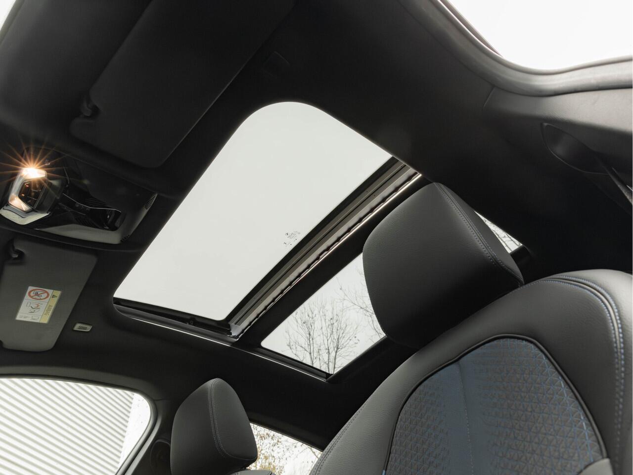 BMW 2-SERIE Gran Coupé 220i M-Sport - Pano - Verwarmd Stuurwiel - ACC - Camera