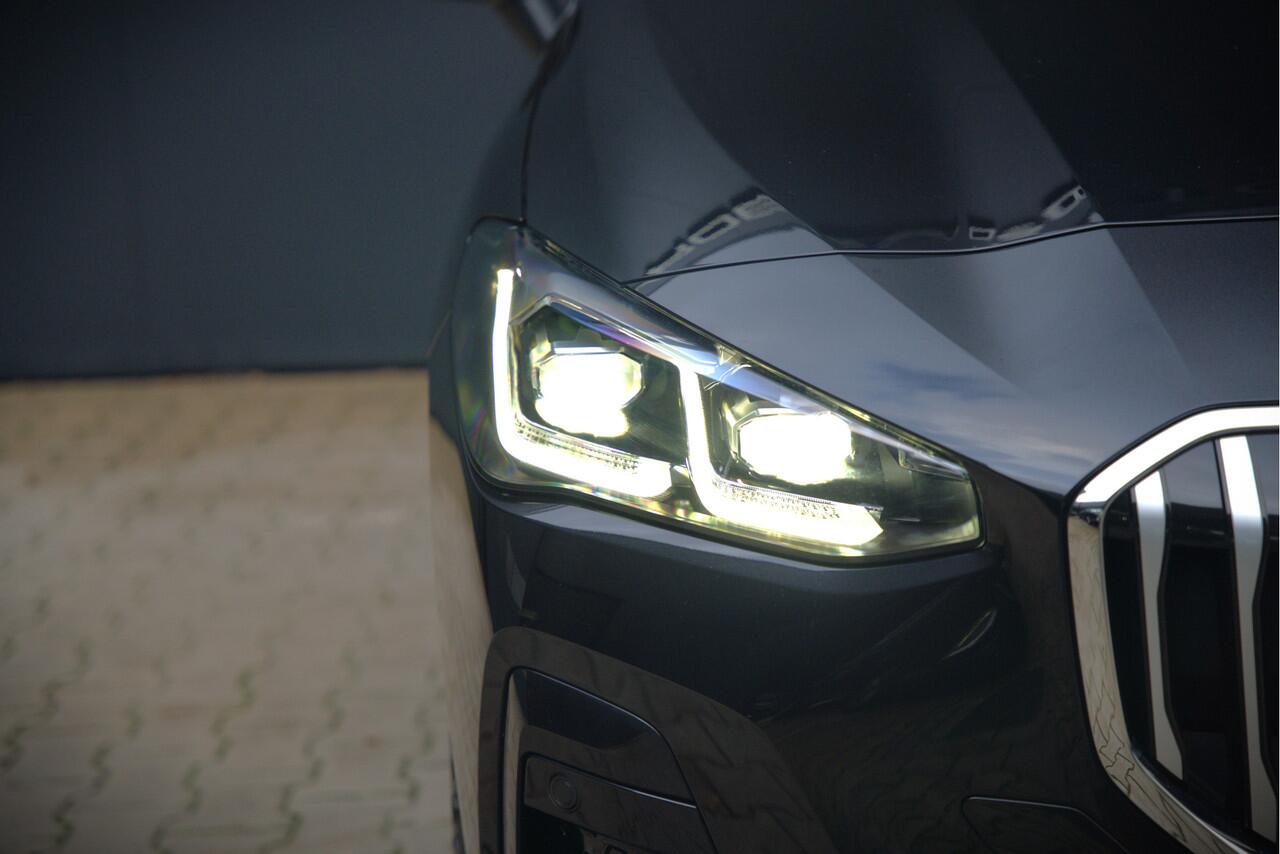 BMW 2-SERIE Active Tourer M Sport 225e xDrive | Panoramadak | Harman Kardon | Individual | Head-Up Display | 360 Camera | Keyless | Cruise Control | Navigatie Prof. | Elek. Achterklep | Ambiance Verlichting | Fabrieksgarantie