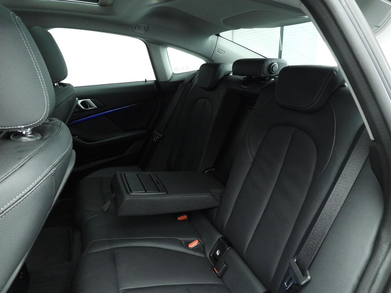 BMW 2-SERIE Gran Coupe 218i | LED | Leder | Navigatie | Active cruise | Schuifdak | Sportstoelen | Stoelverwarming | DAB | Harman-kardon sound | Alu 17 inch