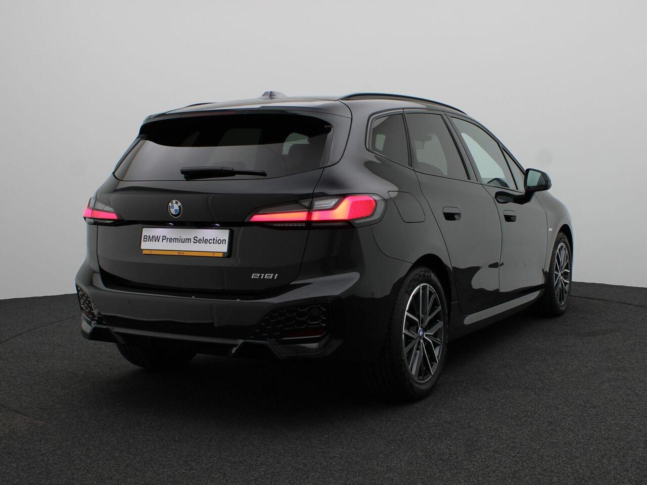 BMW 2-SERIE Active Tourer 218i M Sportpakket | Premium Pack | Stuurwielrand Verwarmd | Trekhaak | Driving Assistant | Parking Assistant | 18''