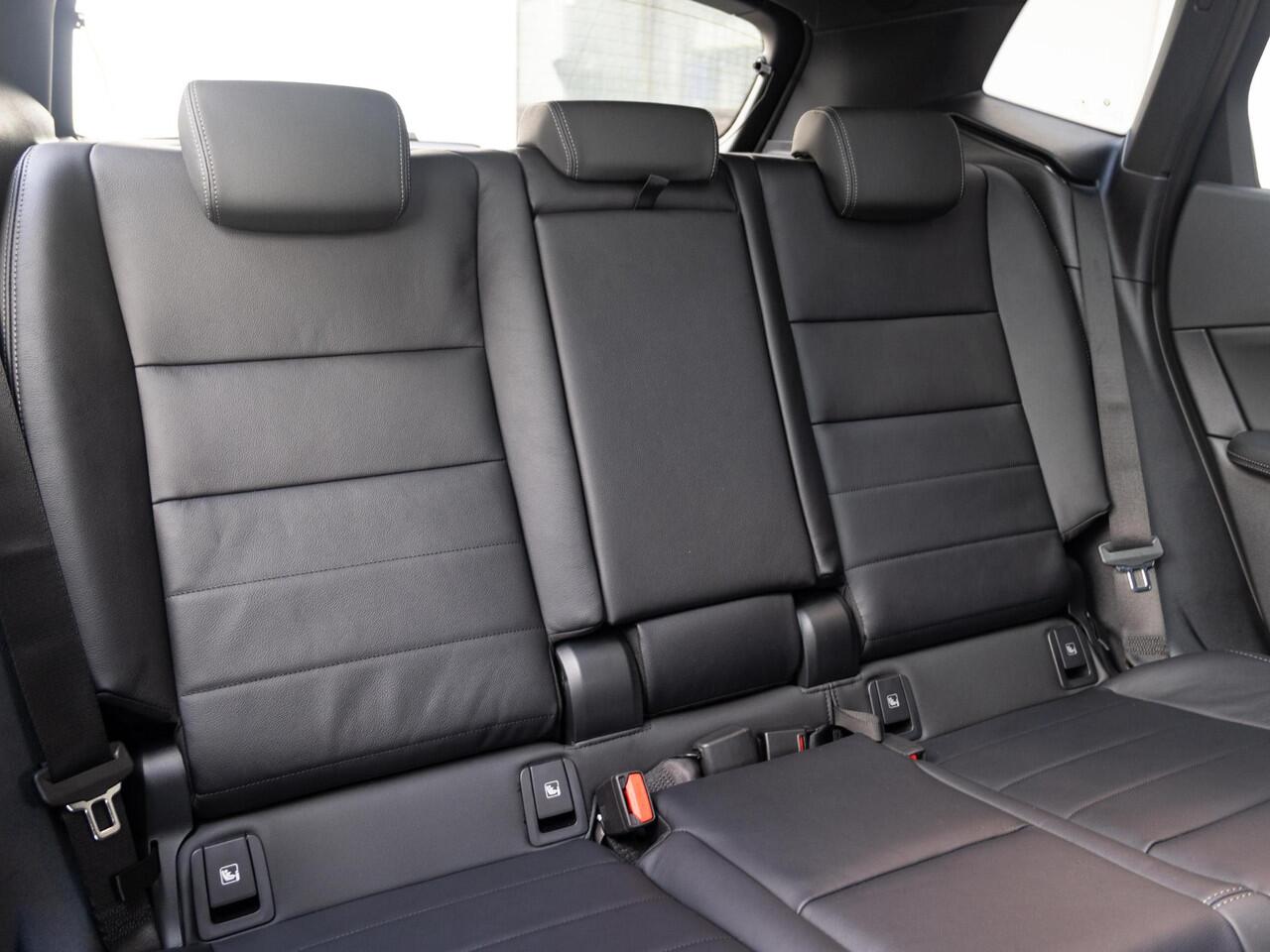 BMW 2-SERIE Active Tourer 225e xDrive | M Sportpakket | Innovation Pack | Verwarmd Stuurwiel | Comfort Access | Panoramadak | Stoelverwarming | Head-Up Display | Trekhaak