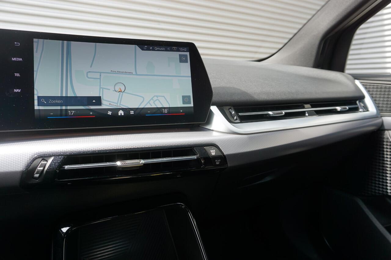 BMW 2-SERIE Active Tourer 218i M Sportpakket | 17 inch LM M Dubbelspaak | Achteruitrijcamera | Parking Assistant | Alarmsysteem klasse 3