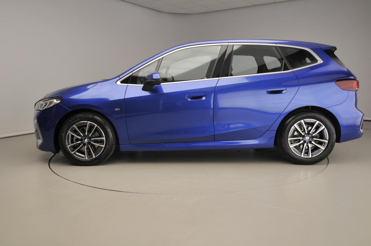 BMW 2-SERIE Active Tourer 218i | M-Sportpakket | LED | Navigatie | Sportstoelen | Chrome line | Clima | DAB | Alu 17 inch