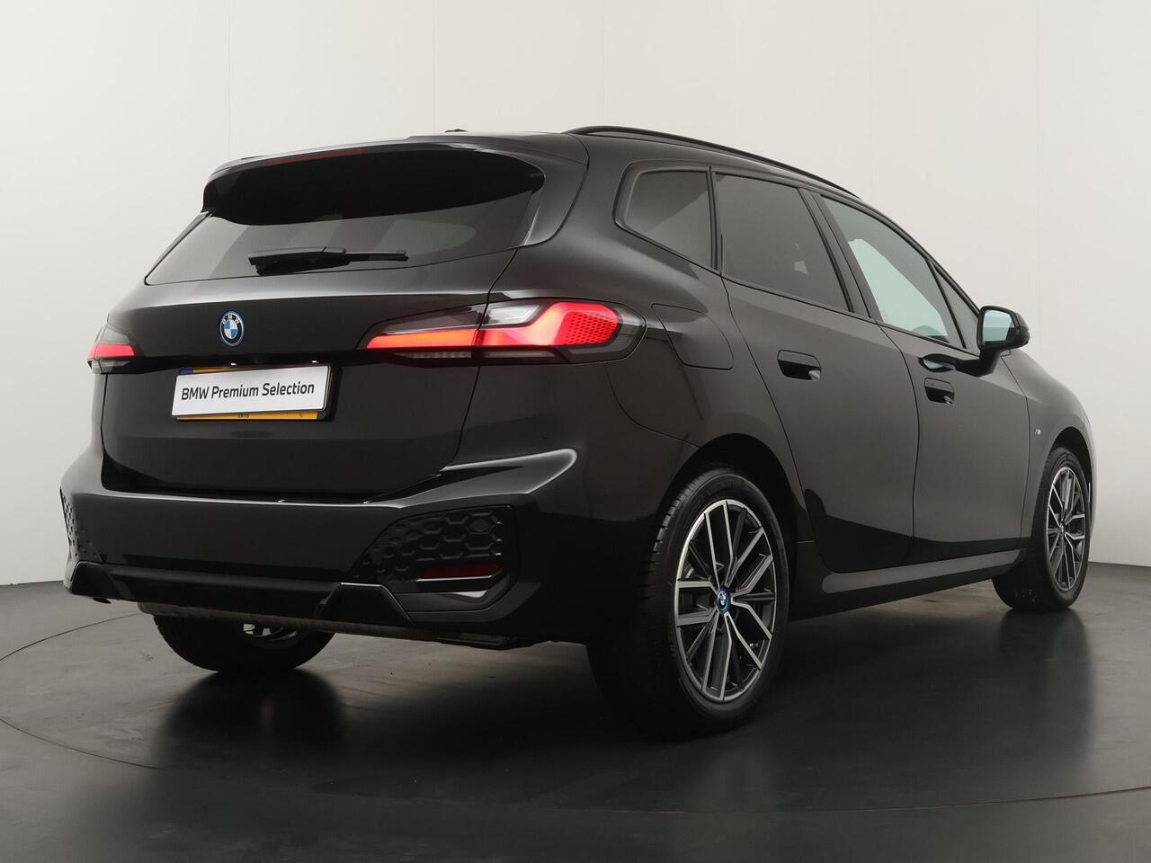 BMW 2-SERIE Active Tourer 225e xDrive | M-Sportpakket | Head-Up | Panoramadak | Stoelverwarming |