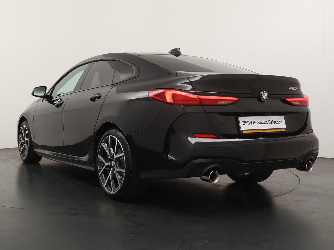 BMW 2-SERIE Gran Coupé 220 M Sport | Panoramadak | Active Cruise | Head-Up | Stoelverwarming | Stuurverwarming |