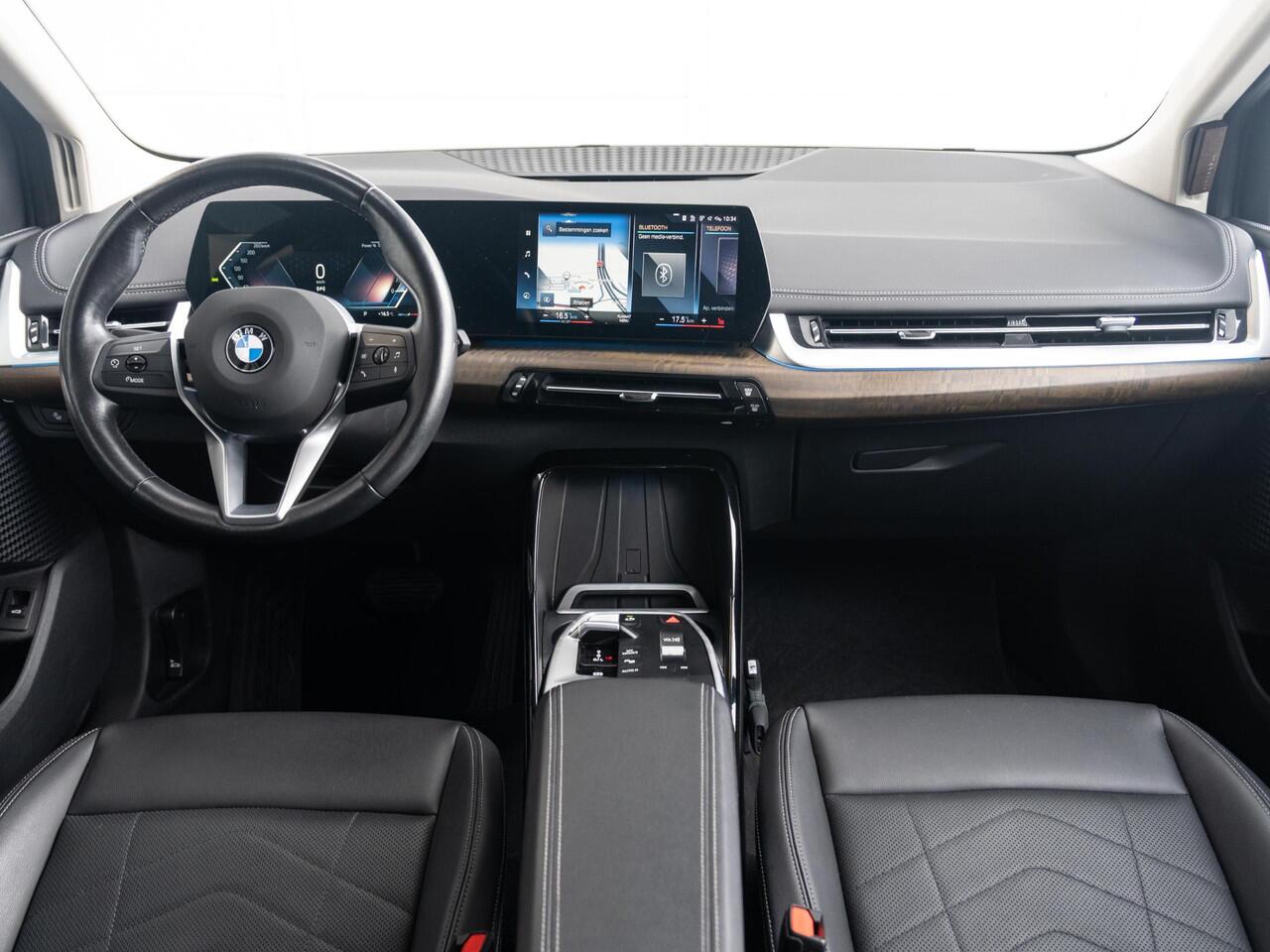 BMW 2-SERIE Active Tourer 218i | Premium Pack | Comfort Pack | Comfort Access | Achteruitrijcamera | Stoelverwarming | Parking Assistant | 17''