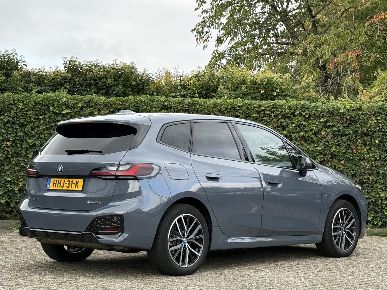 BMW 2-SERIE Active Tourer 225e xDrive | M-Sport | 18'' | Panorama | Camera | Sportstoel. | Stoelverw.