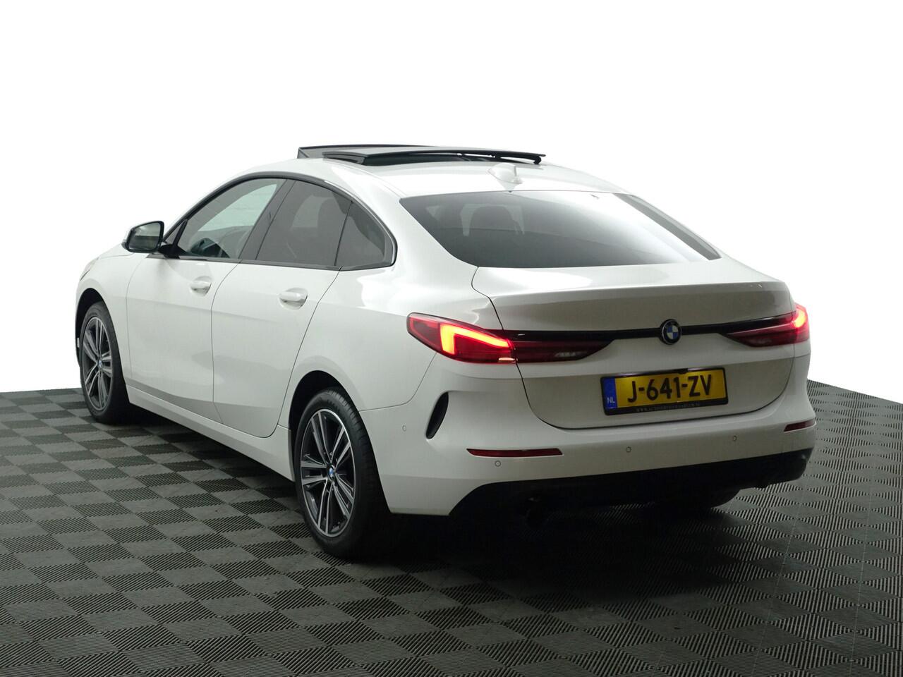 BMW 2-SERIE Gran Coupé 218i M Executive Edition Aut- Panoramadak, Stuur/Stoelverwarming, Sfeerverlichting, Carplay, Sport Interieur