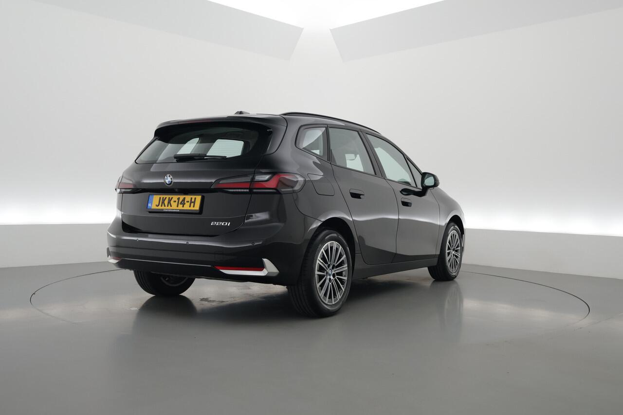 BMW 2-SERIE Active Tourer 220i | Navi | Camera | Stoelverw. | Apple CarPlay | Cruise | 17'' v