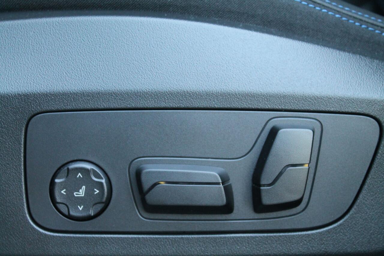 BMW 2-SERIE Active Tourer 225e xDrive High Executive M Sport Automaat / Panoramadak / Trekhaak / Sportstoelen / M Adaptief onderstel / Head-Up / Adaptieve LED / Parking Assistant Plus