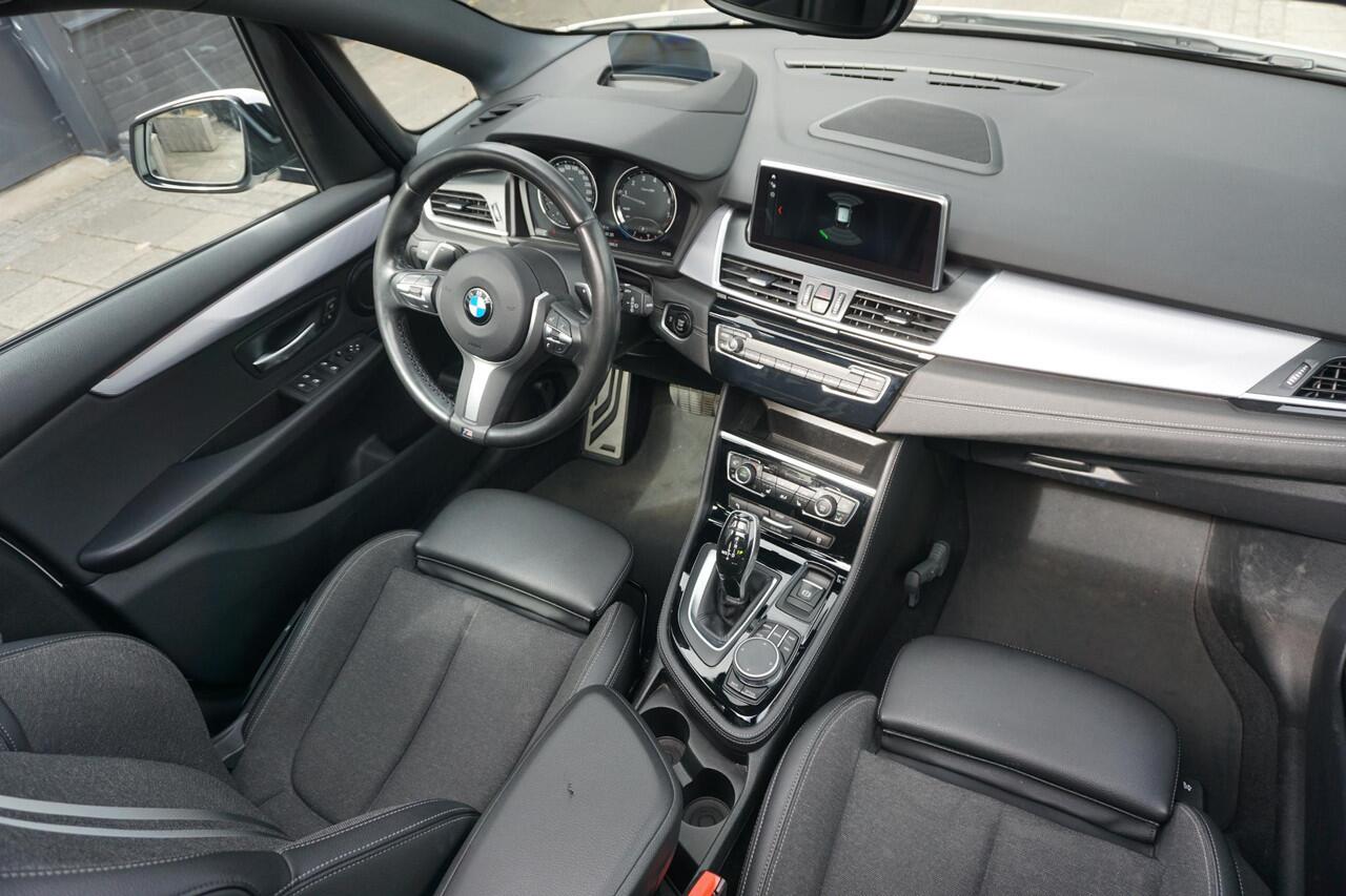 BMW 2-SERIE Active Tourer 220i Executive Edition | M Pakket | PANO | Trekhaak