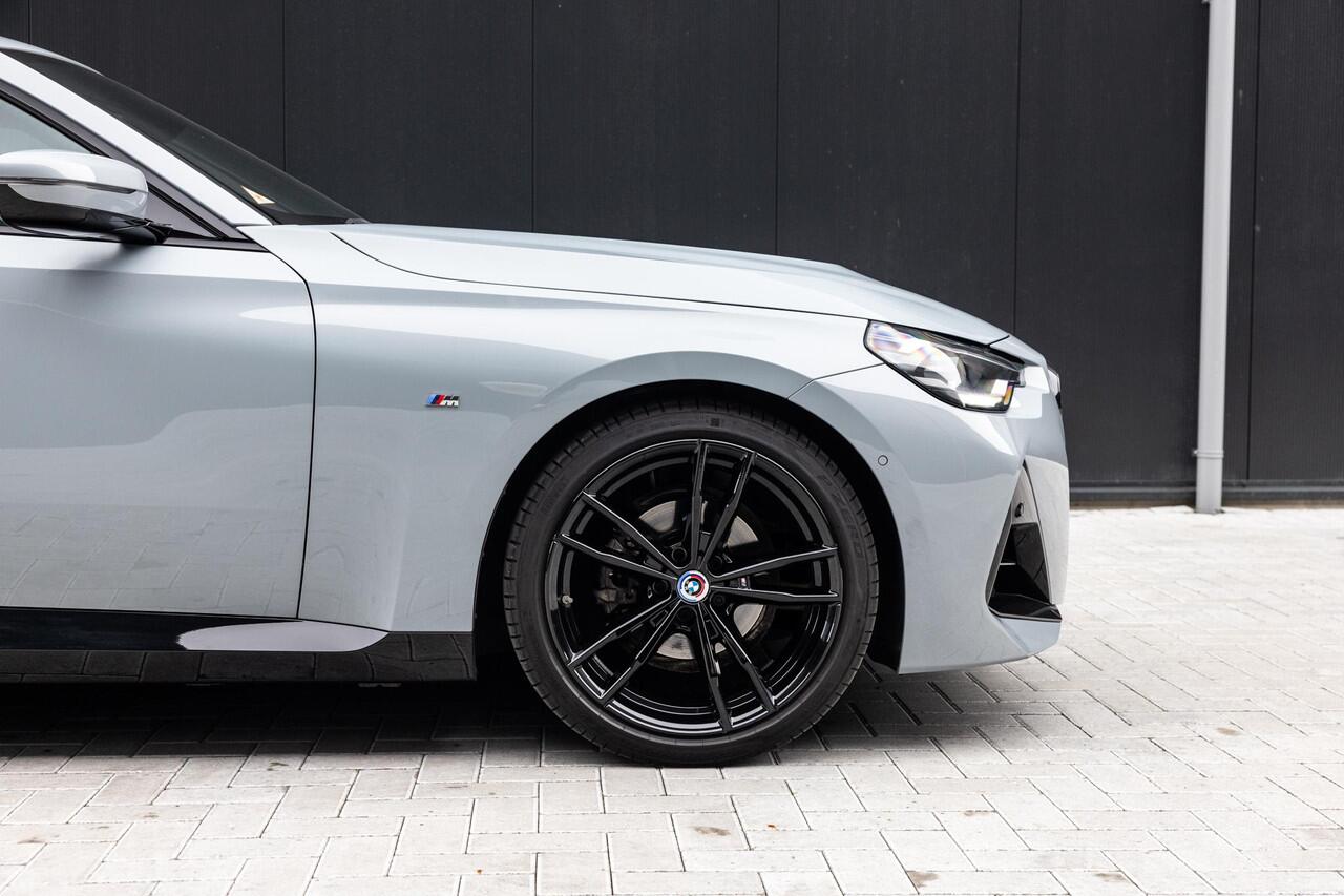 BMW 2-SERIE Coupé 218i | M-Sport | Live Dashboard Plus | Apple Carplay/Android Auto | NL auto | Cruise control adaptief | 19'' LMV | Stoelverwarming | Sportstoelen |