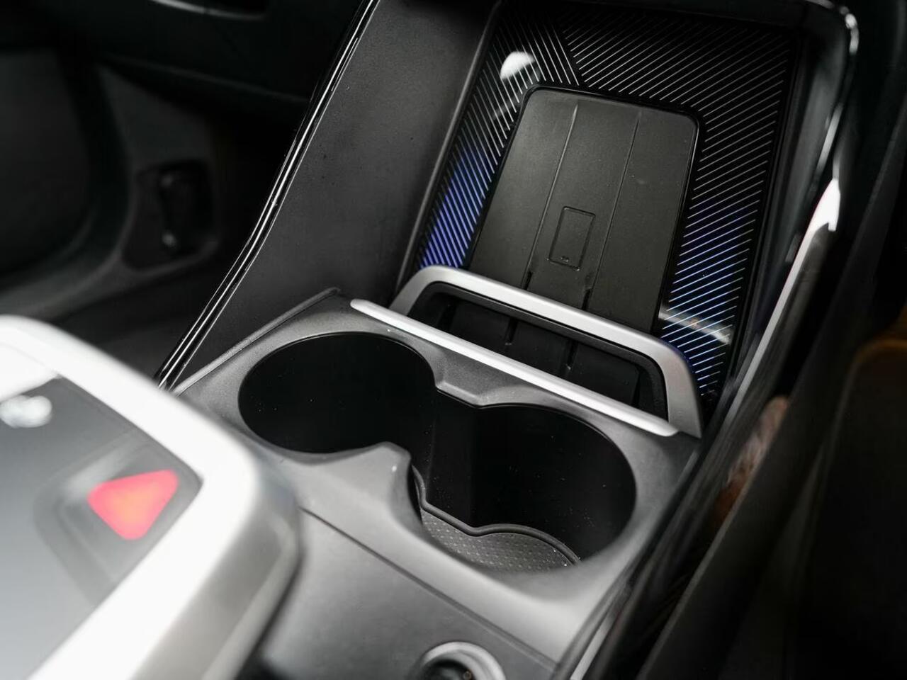 BMW 2-SERIE Active Tourer 218i M Sport Trekhaak Panoramadak Stuurwielverwarming Stoelverwarming Keyless Entry