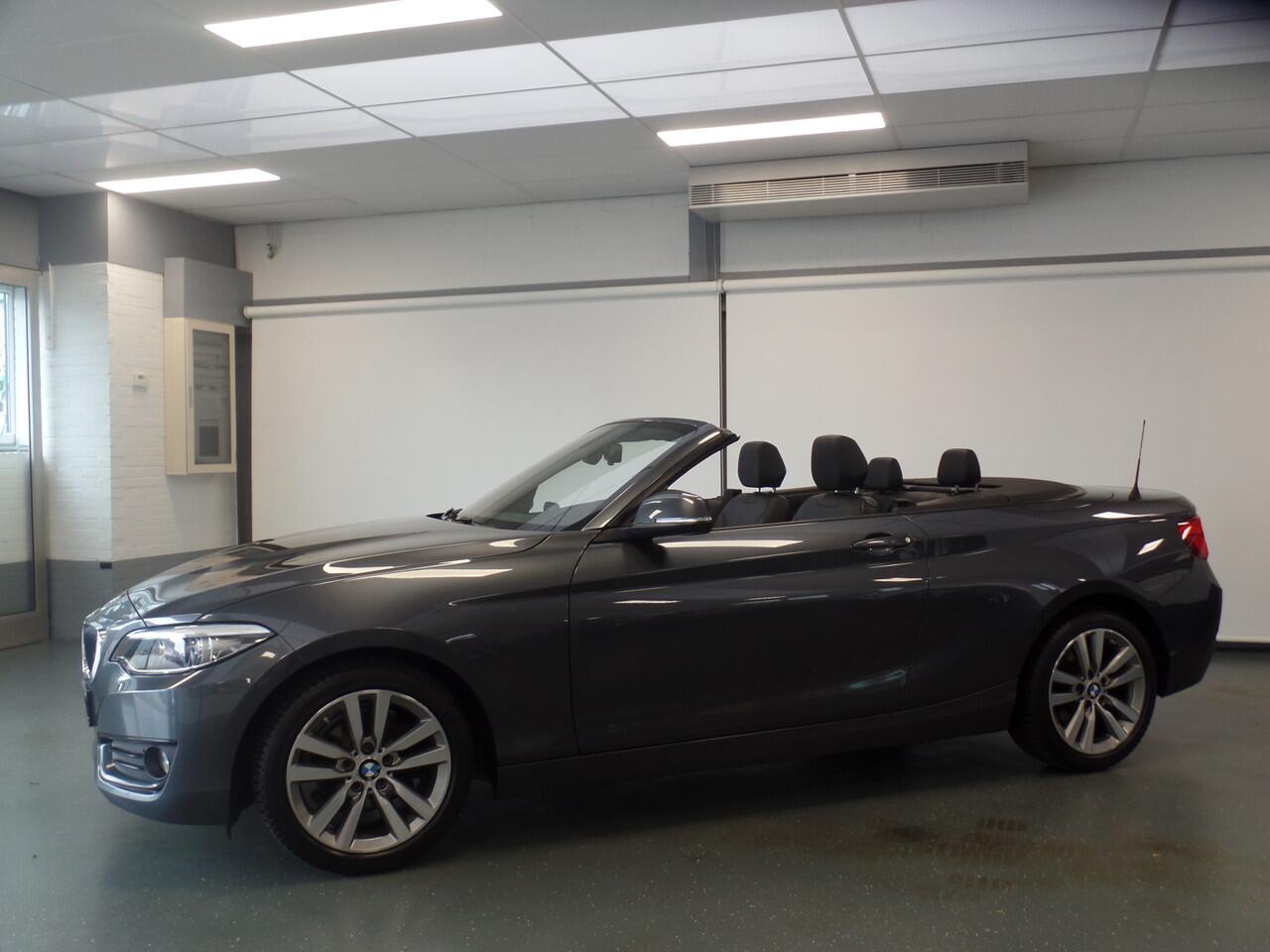 BMW 2-SERIE Cabrio 218i High Executive Xenon, Leder, Stoelverwarming, Cruise controle, Elek kap, Lm velgen 17", Navigatie, Pdc, Full options, 62.000km Uniek!! Bovag afleverpakket 695,-