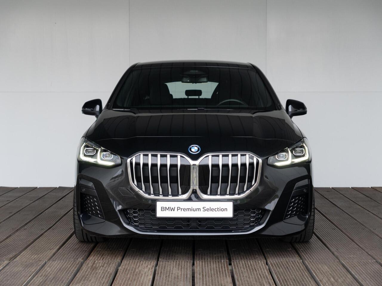 BMW 2-SERIE Active Tourer 225e xDrive | M Sportpakket | Innovation Pack | Comfort Access | Head-Up Display | Driving Assistant Plus | 17''