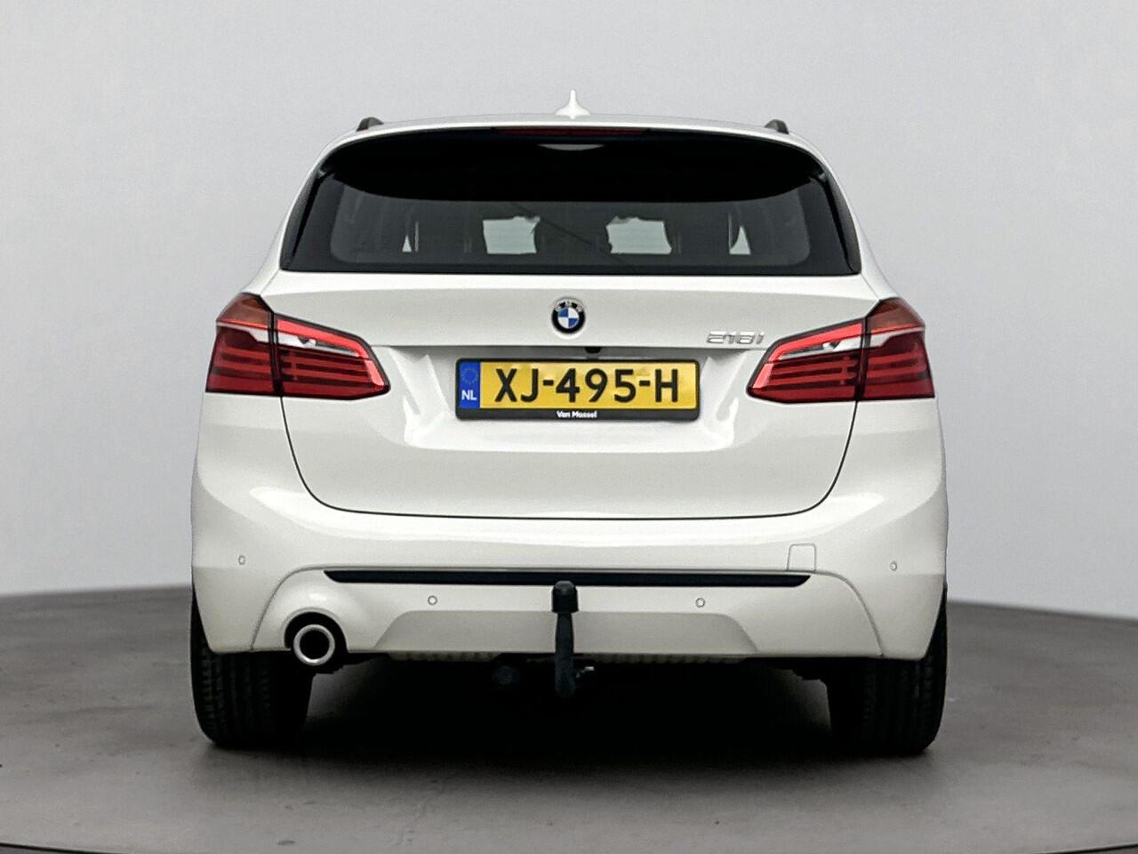 BMW 2-SERIE Active Tourer 218i Corporate Lease High Executive 140Pk | Navigatie | Parkeersensoren Voor & Achter | Achteruitrijcamera | Schuif-Kanteldak | Lederen Bekleding | Climate Control | Trekhaak | Stoelverwarming |