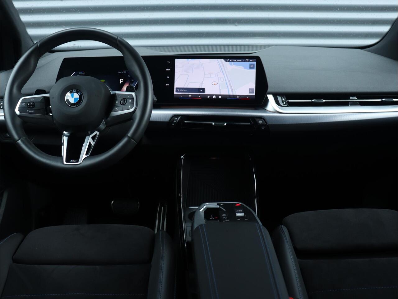 BMW 2-SERIE Active Tourer 218i | M Sportpakket | Trekhaak | Climate Control | Adaptief M Onderstel | Camera | Sportstoelen | LED | 17'' LMV