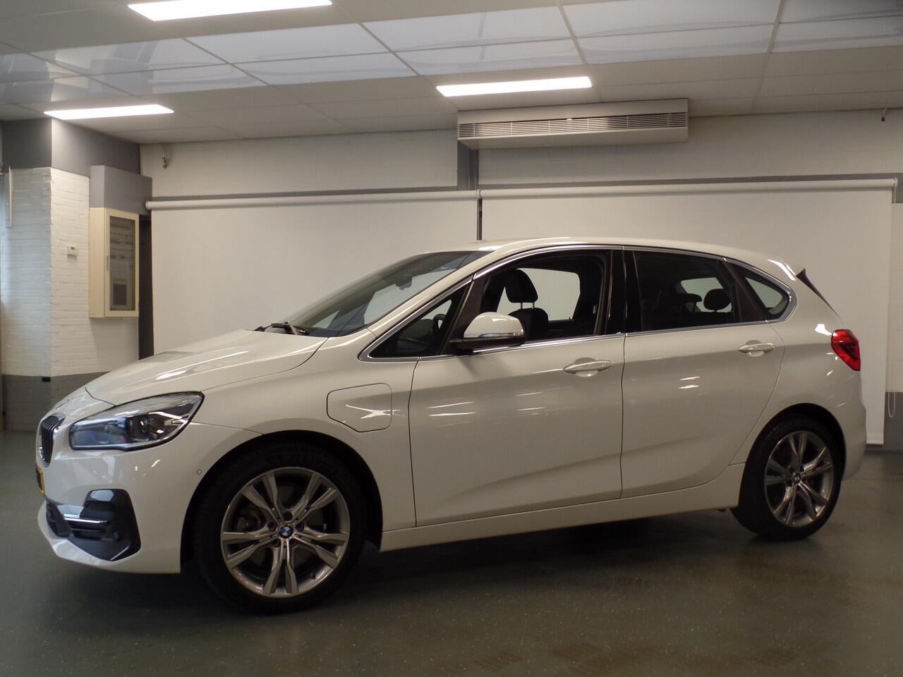BMW 2-SERIE Active Tourer 225xe iPerformance eDrive Edition Navigatie, Clima controle, Cruise controle, Elek stoelen, Stoelverwarming, Head up display, Lederen bekleding, Pdc V/A, Xenon, Lm velgen 18'', Full options, Nederlandse auto!! Bovag afleverpakket 695,-