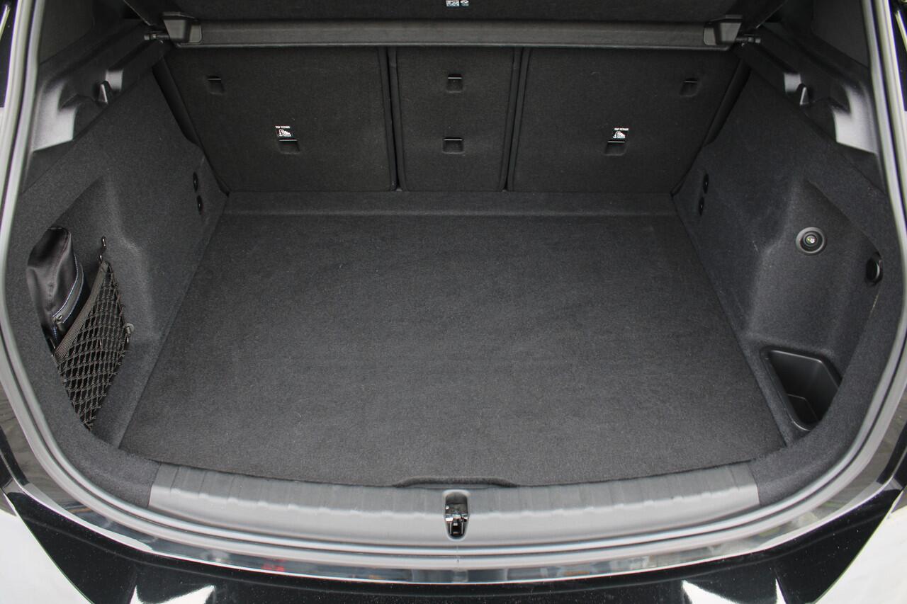 BMW 2-SERIE Active Tourer 218i | M-pakket | El. Trekhaak | AppleCarplay | Keyless | El. Achterklep |