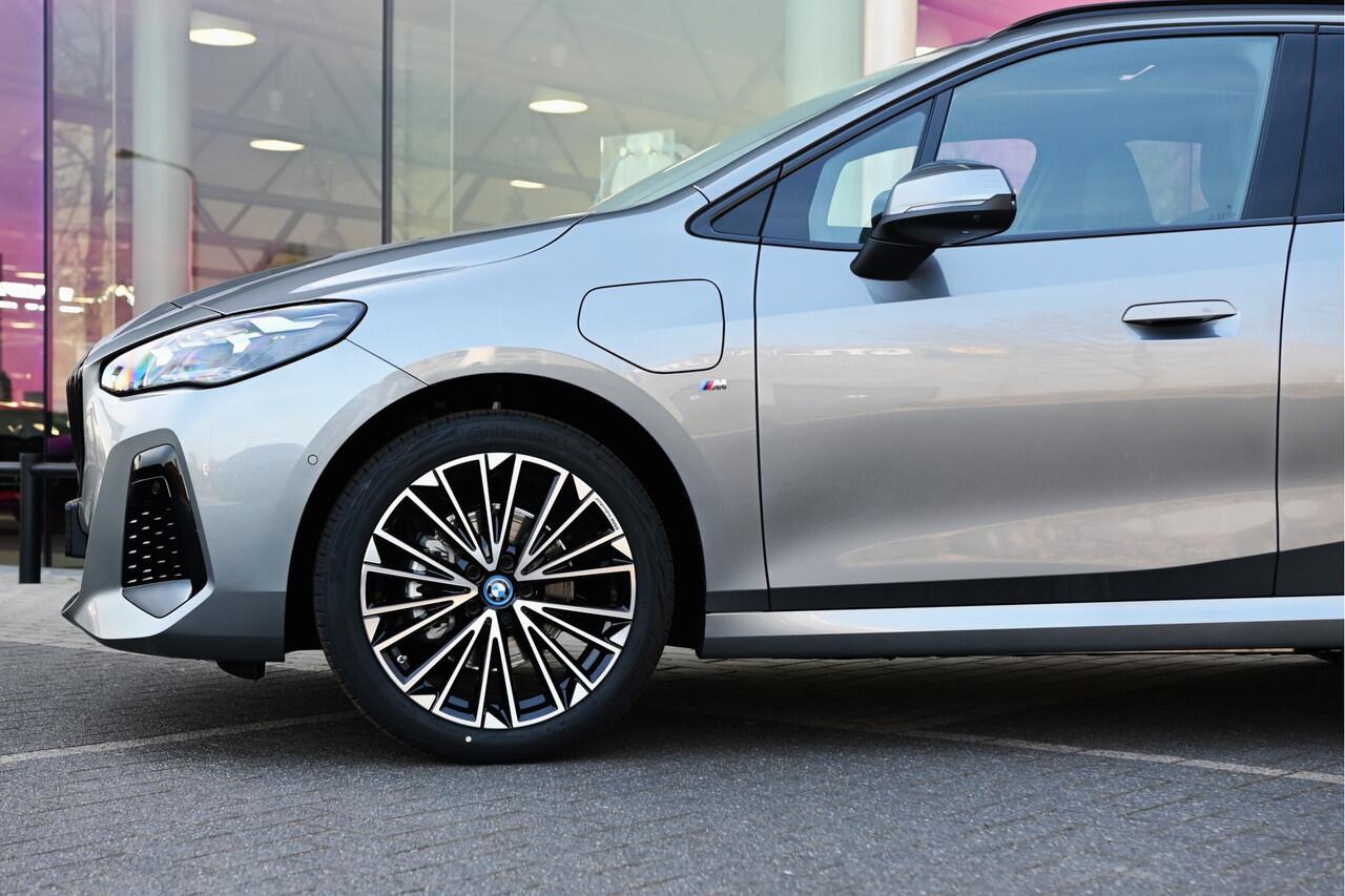 BMW 2-SERIE Active Tourer 225e xDrive High Executive M Sport Automaat / Trekhaak / Sportstoelen / Adaptieve LED / M Adaptief onderstel / Comfort Access / Parking Assistant Plus / Head-Up