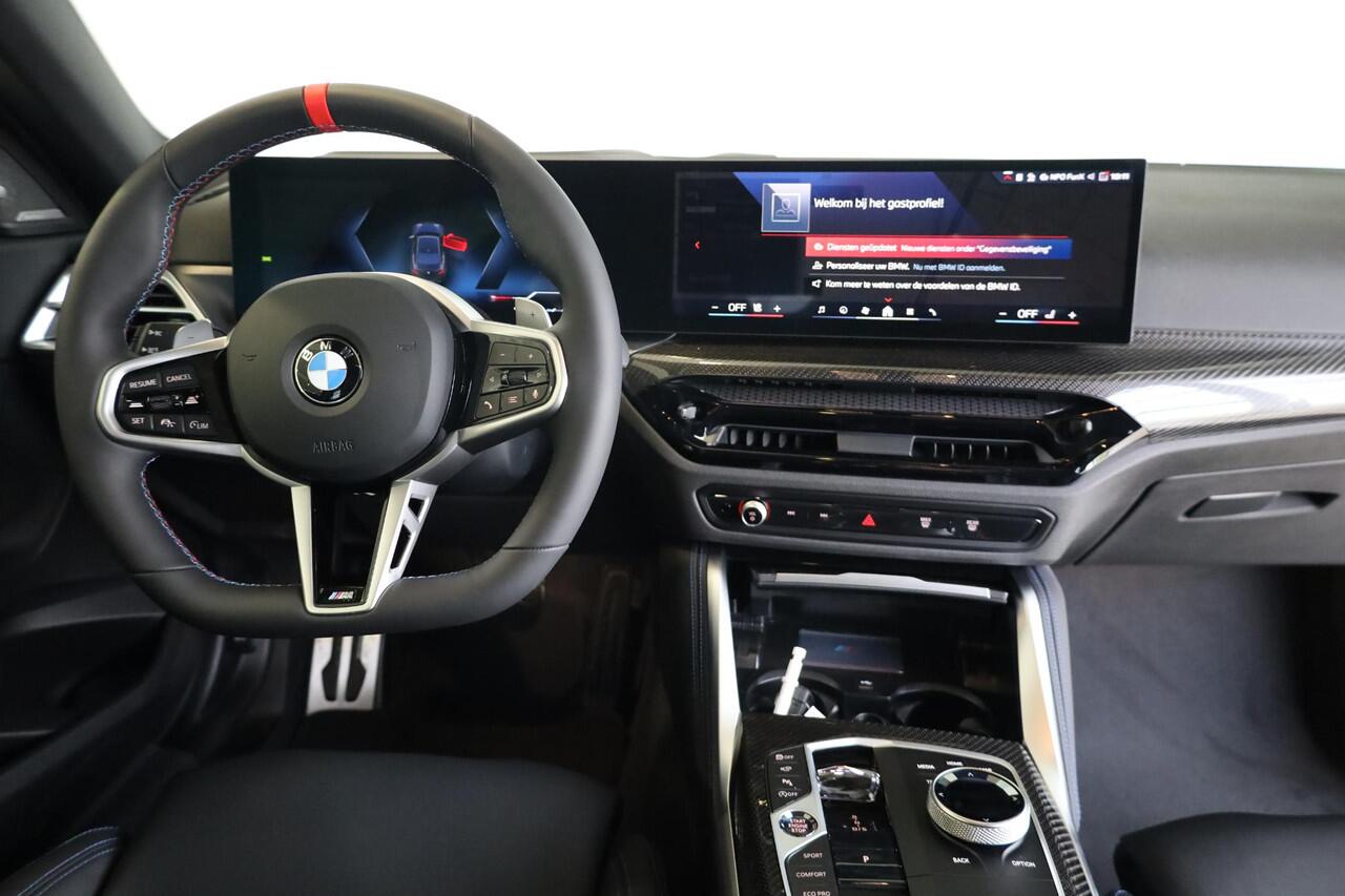 BMW 2-SERIE Coupé M240i xDrive M Sportpakket Pro | Panoramadak | Head-Up | Harman Kardon | Adaptieve Cruise Control | Stoel & Stuurwielverwarming | 360 Camera | Carbon Interieur | Dodehoekdetectie | Elektrisch Verstelbare Stoelen | Adaptieve LED | Trekhaak afneembaar