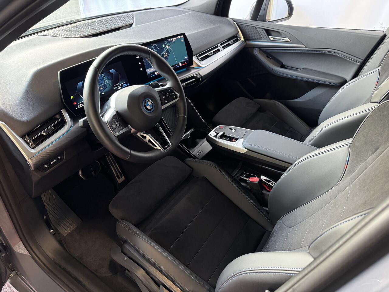 BMW 2-SERIE Active Tourer ? 230E ? M-SPORT ELEK.KLEP CAMERA WEGKLAPBARE.TREKHAAK AWD 4X4 4WD M-Sportpakket PHEV ? Top Auto's. Al 30 Jaar uw Bmw Specialist in , BMW M / M Sport / PHEV / HEV / Hybrid / Mhev / 25e / 30e / xDrive25e // xDrive30e / sDrive18i / sDrive20i 